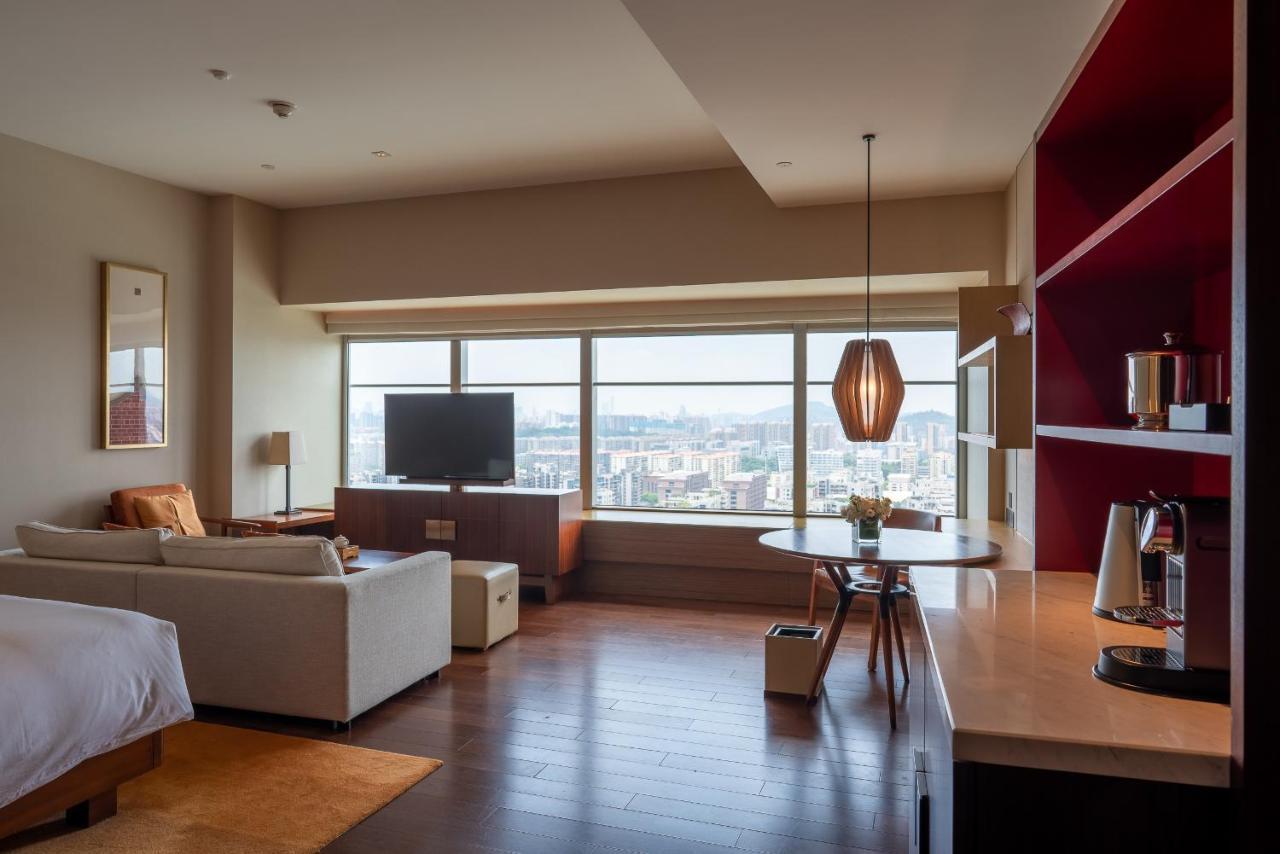Deluxe King Room - Club Access