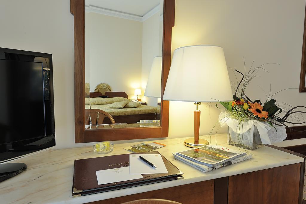 Doppel-/Zweibettzimmer mit Verbindungstür