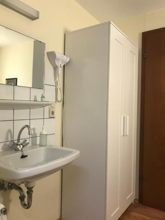 Einzelzimmer mit Dusche