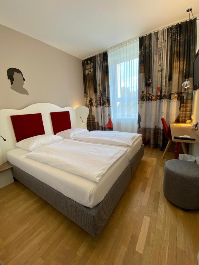 Two-Bedroom Apartment,1555794439:JPEG