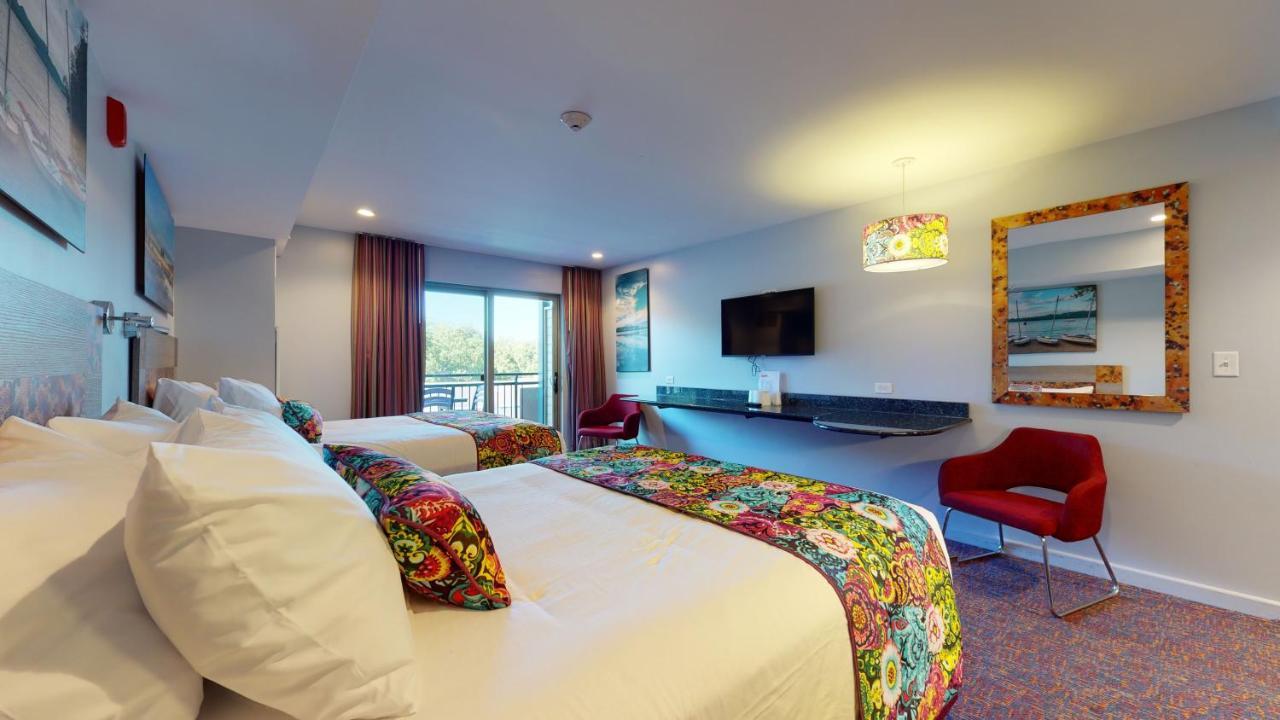 Two-Bedroom Suite with Three Queen Beds
