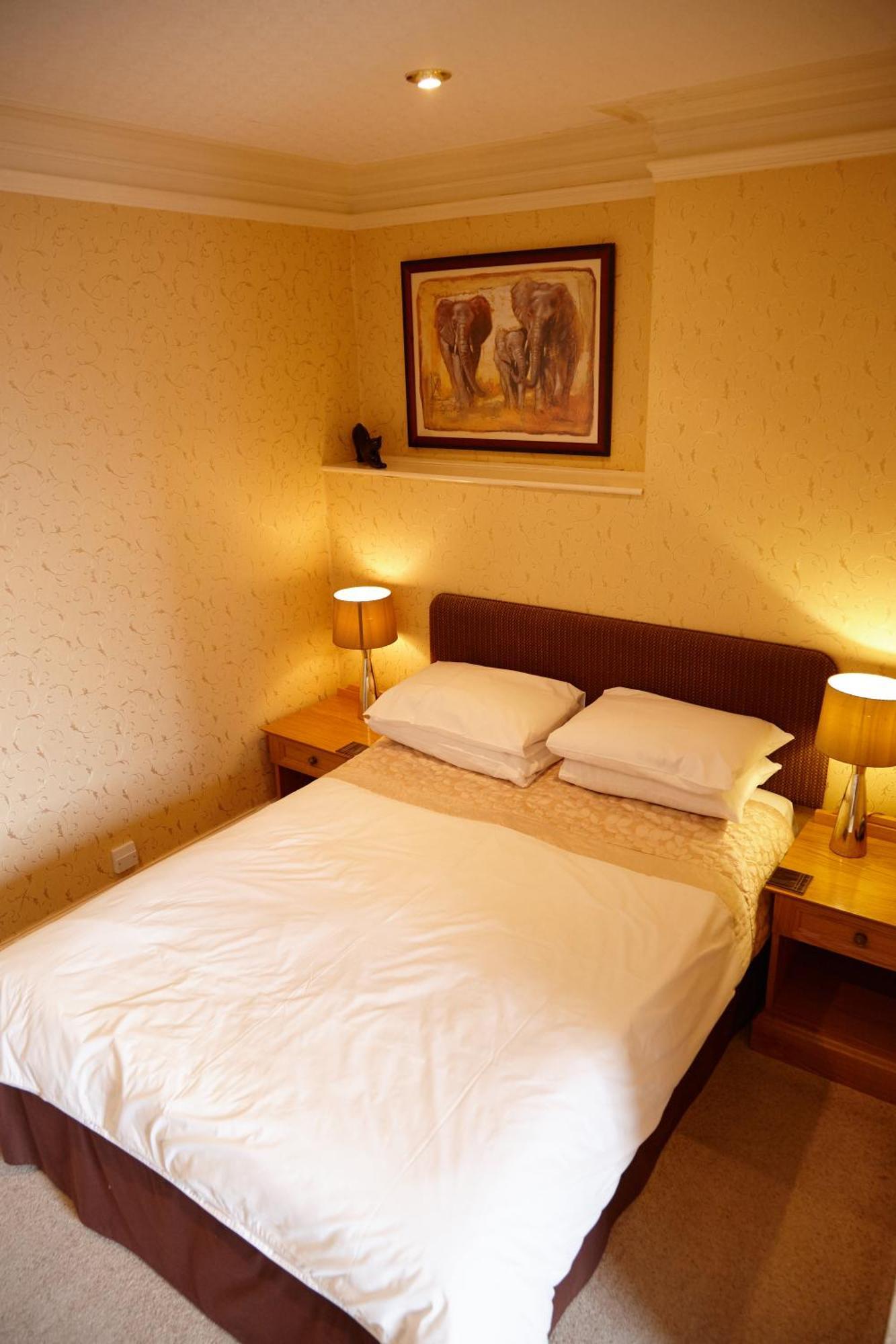 City Kamer met 2 Queensize Bedden