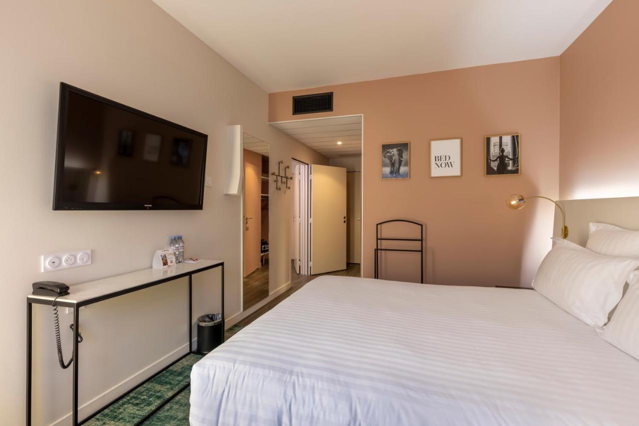 2 Connecting Rooms