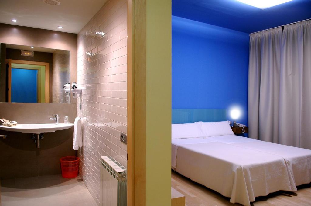 Double or Twin Room,11847884:JPEG