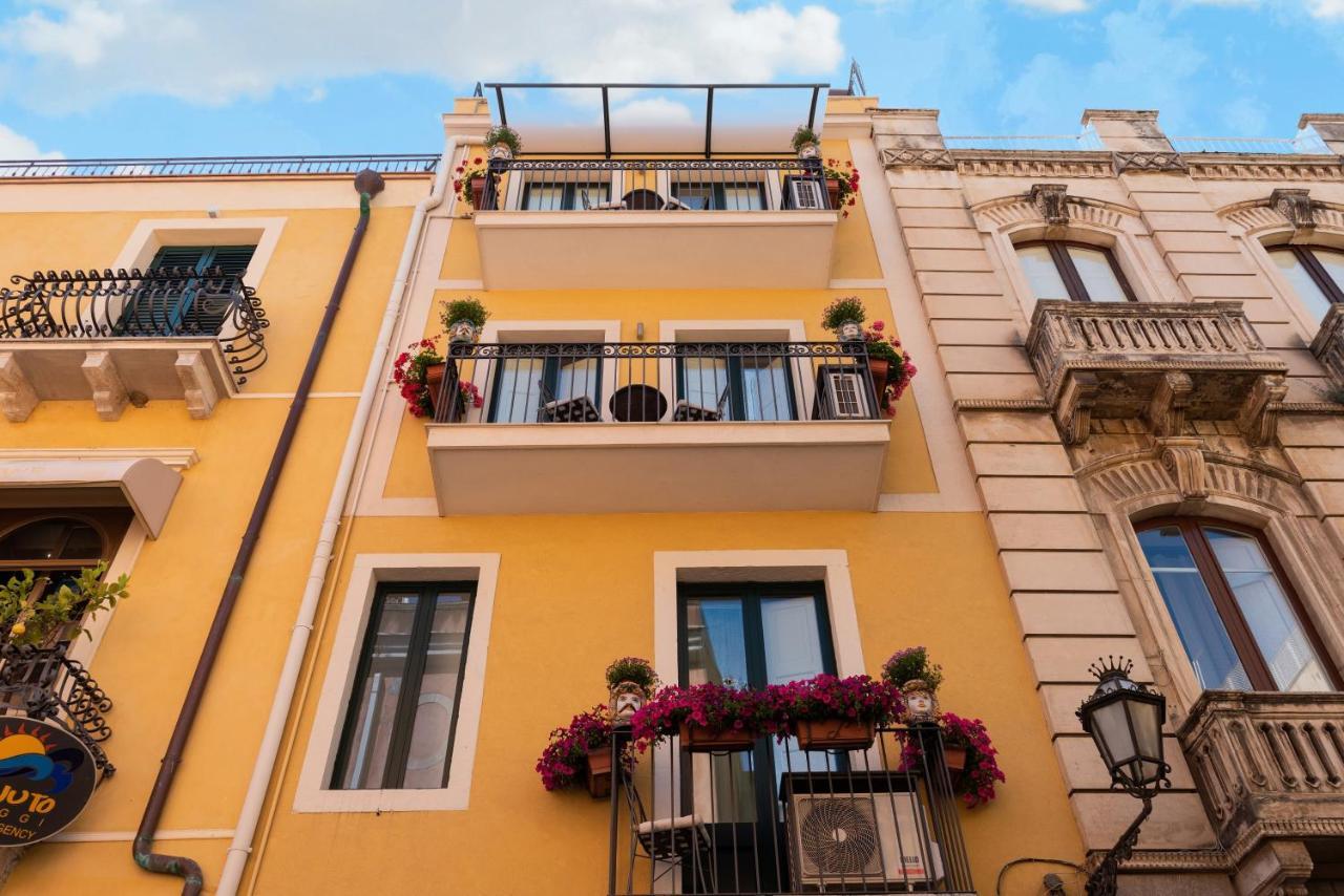 Camera Matrimoniale/Doppia con Letti Singoli con Balcone