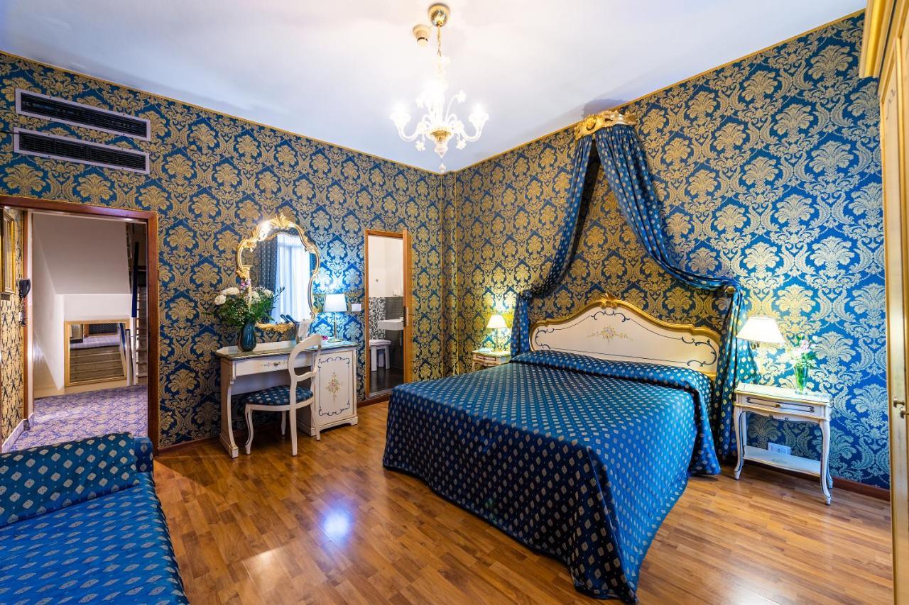 Deluxe Double Room with Canal View and Balcony