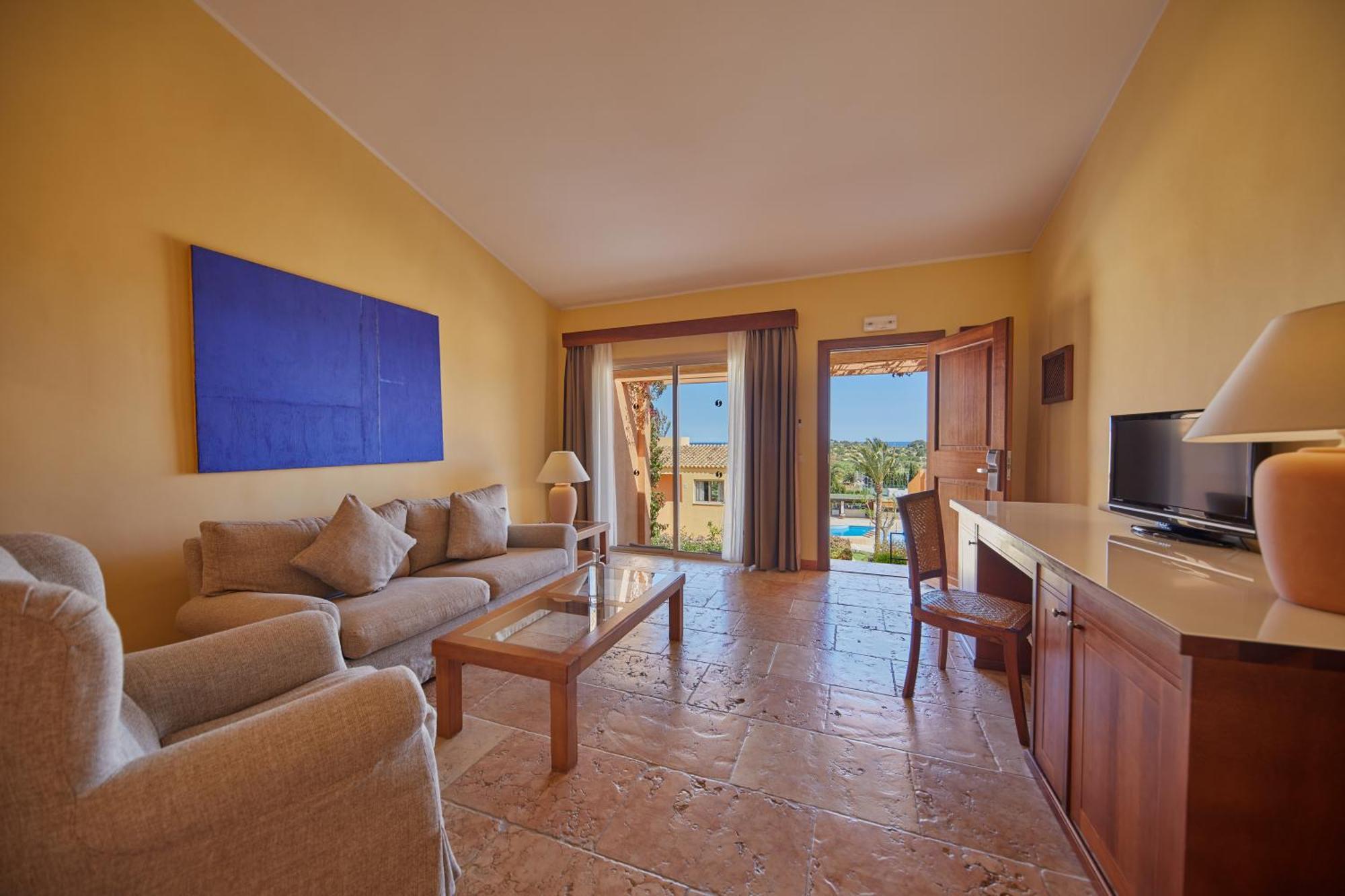 Suite with Garden View