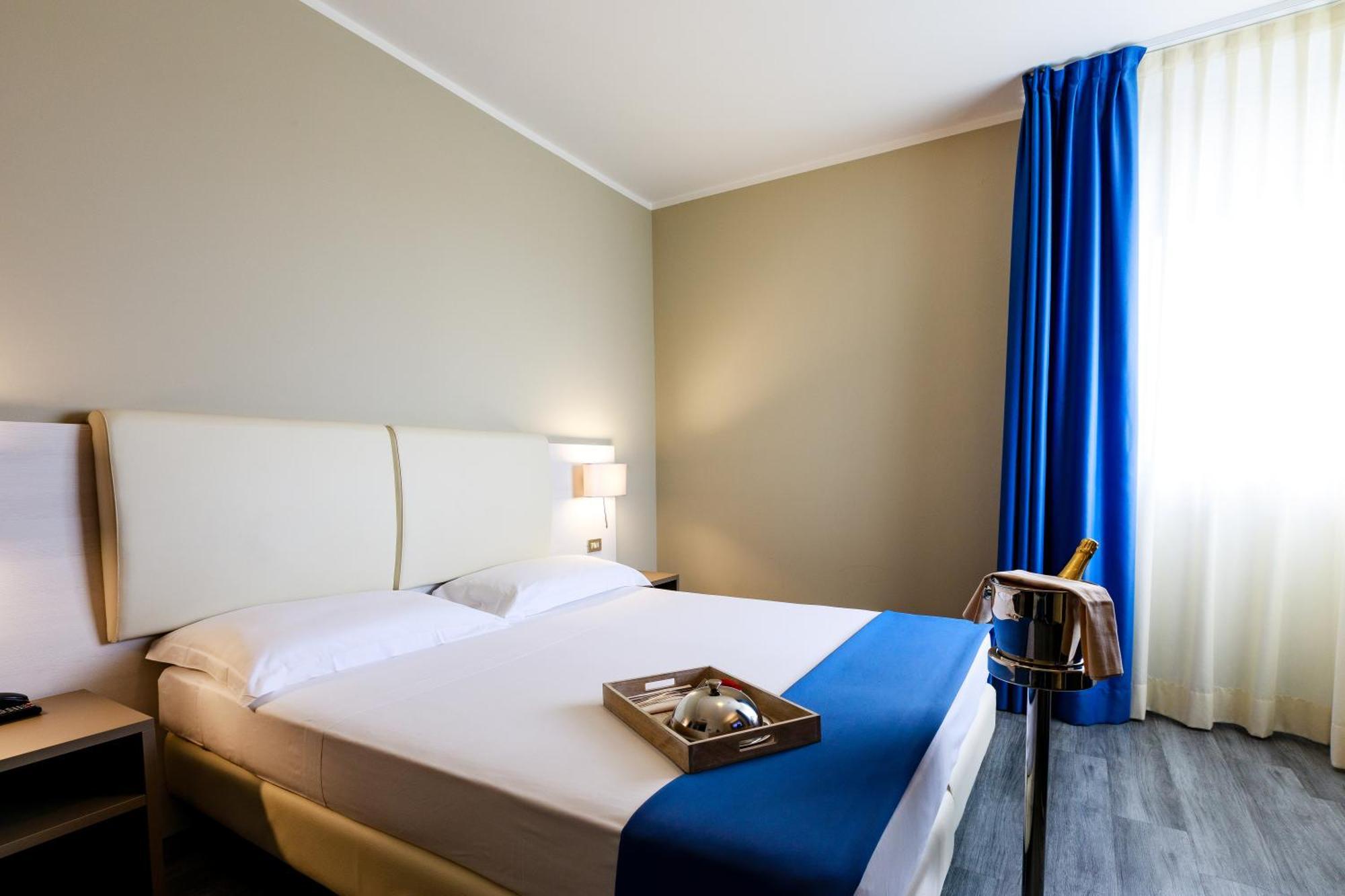 Double or Twin Room,934080700:JPEG