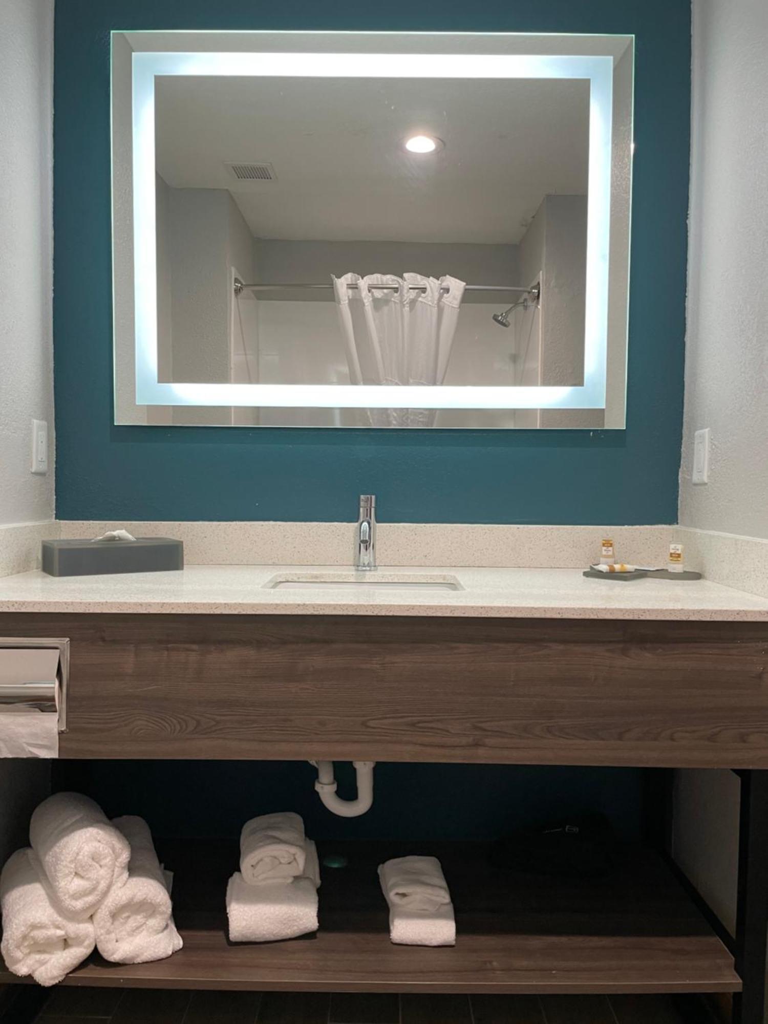 King Room - Mobility Access/Non-Smoking,1211197201:JPEG