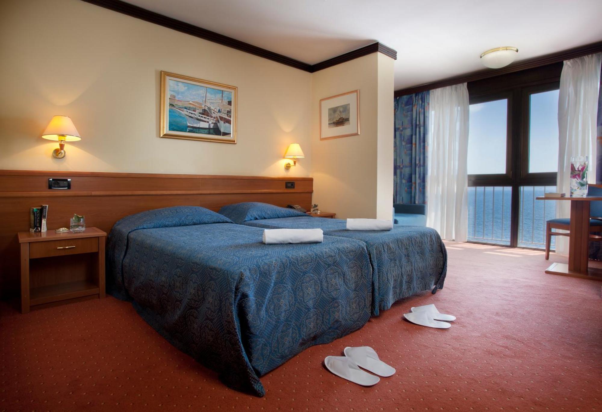 Double or Twin Room with Sea View