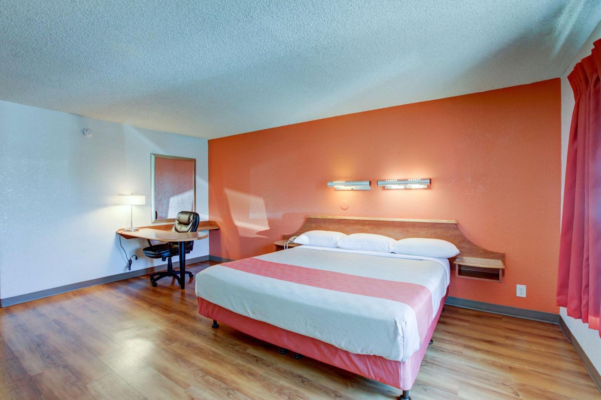 2 QUEEN BEDS 