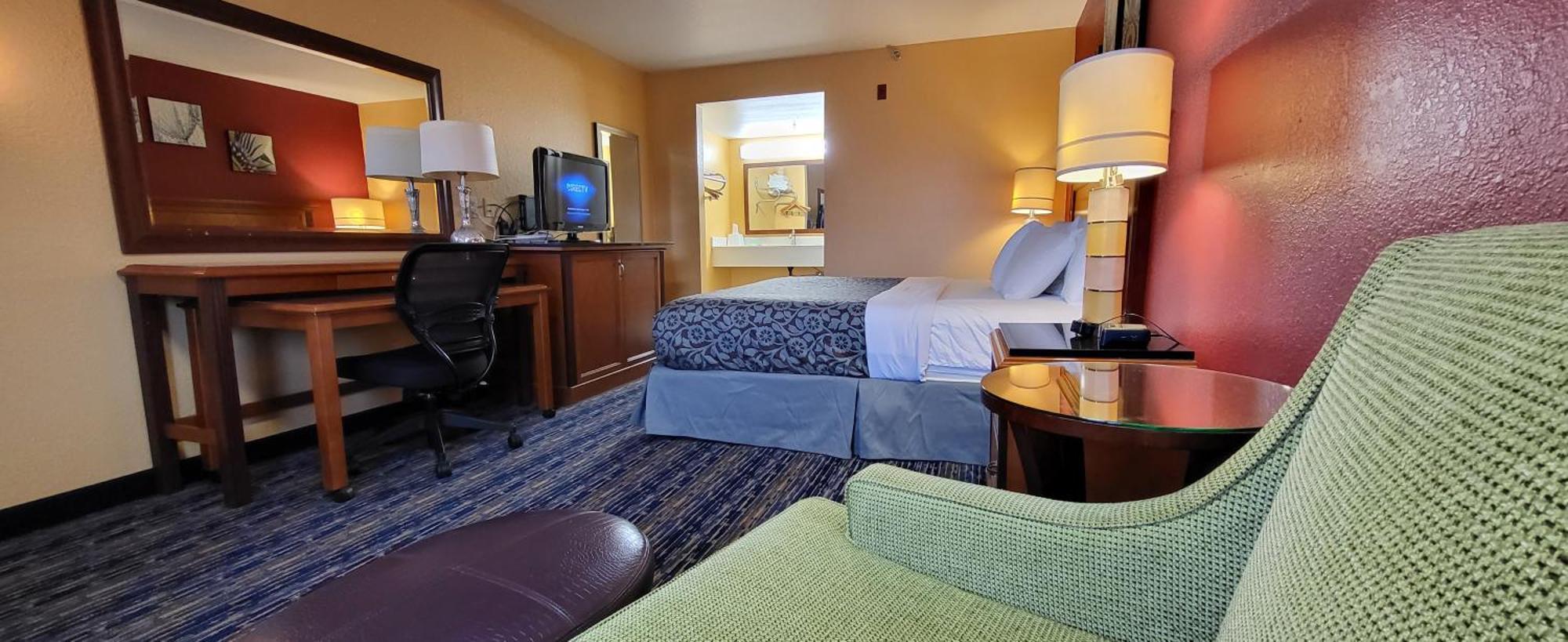 Deluxe King Room - Pet Friendly - Non-Smoking