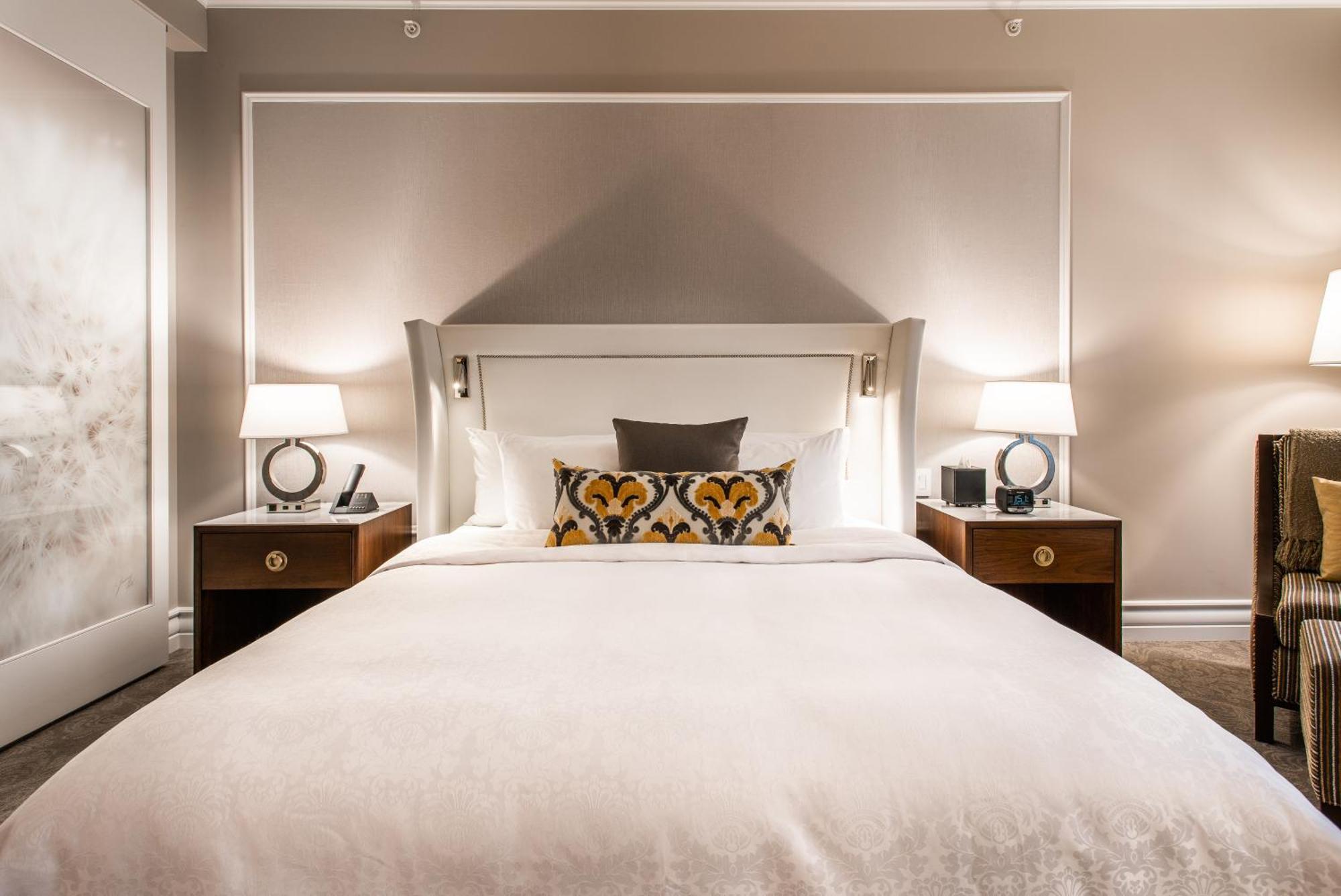 Classic Room 1 King Bed