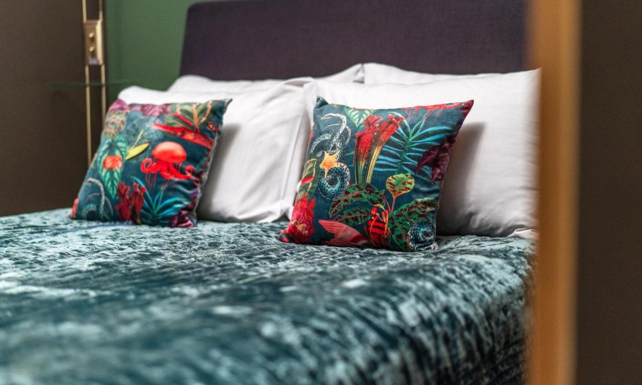 Standaard Kamer met Queensize Bed zonder Raam