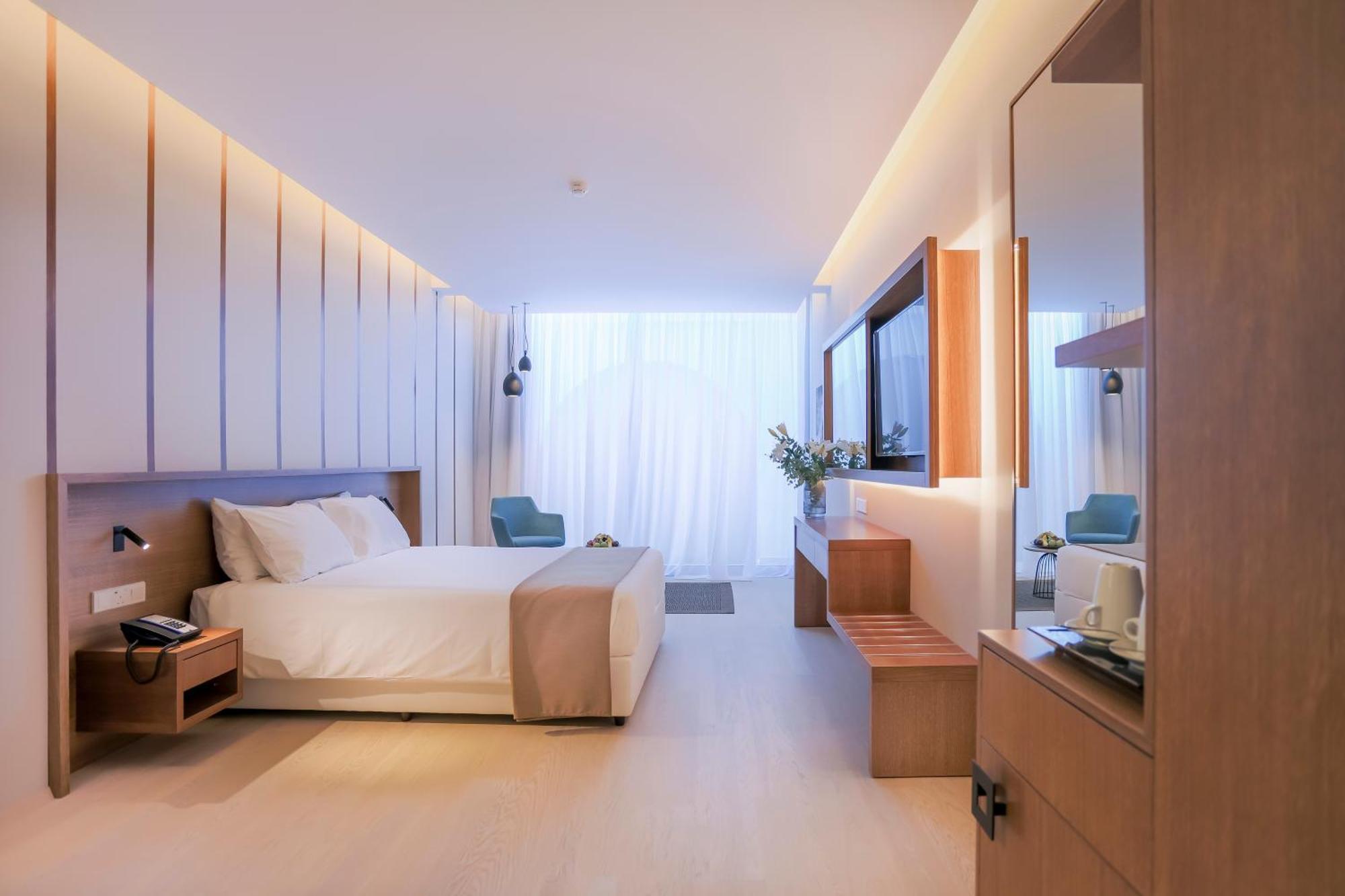 Superior tweepersoonskamer met balkon en uitzicht op zee