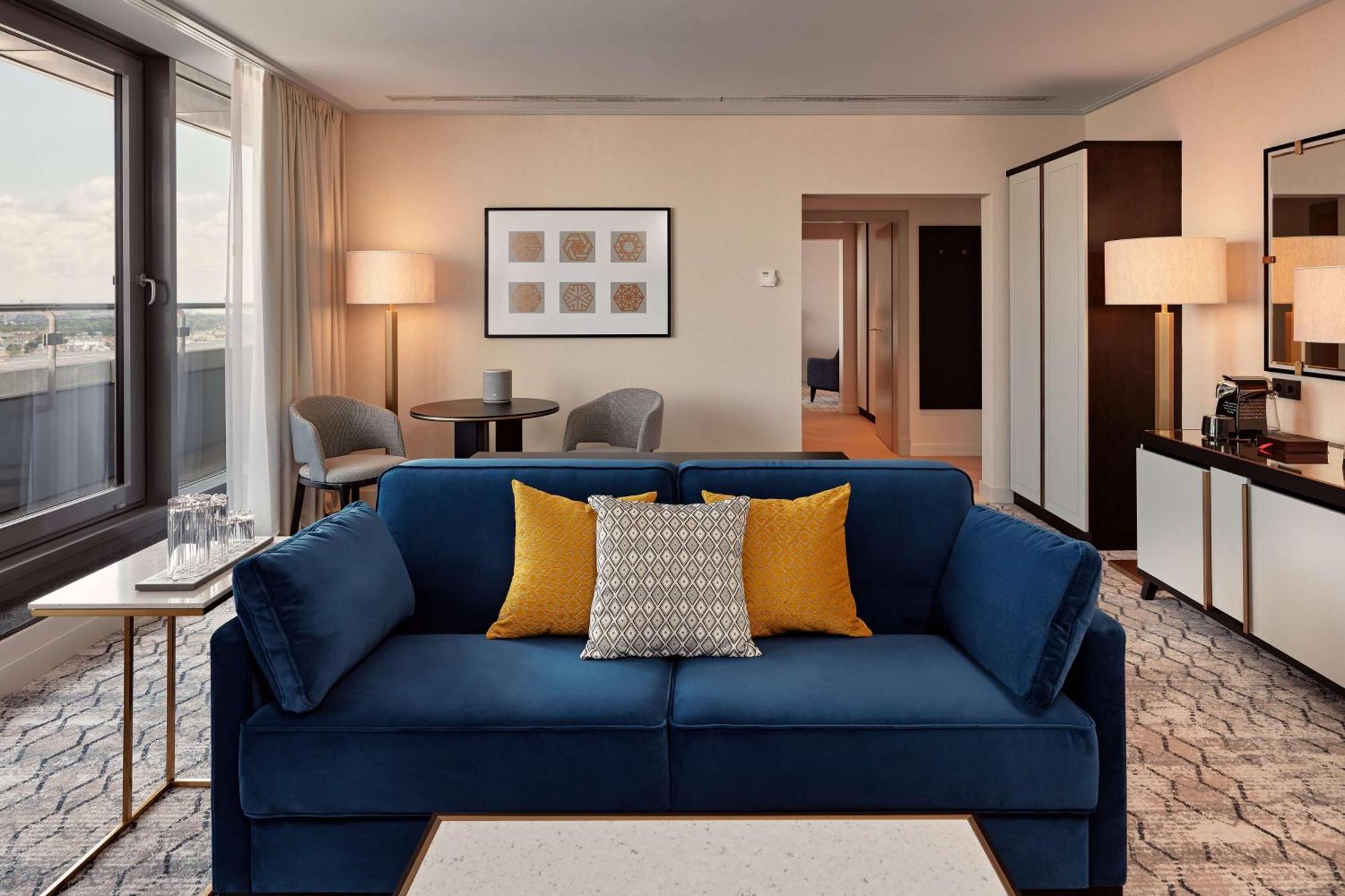One-Bedroom King Penthouse Suite with Panoramic View