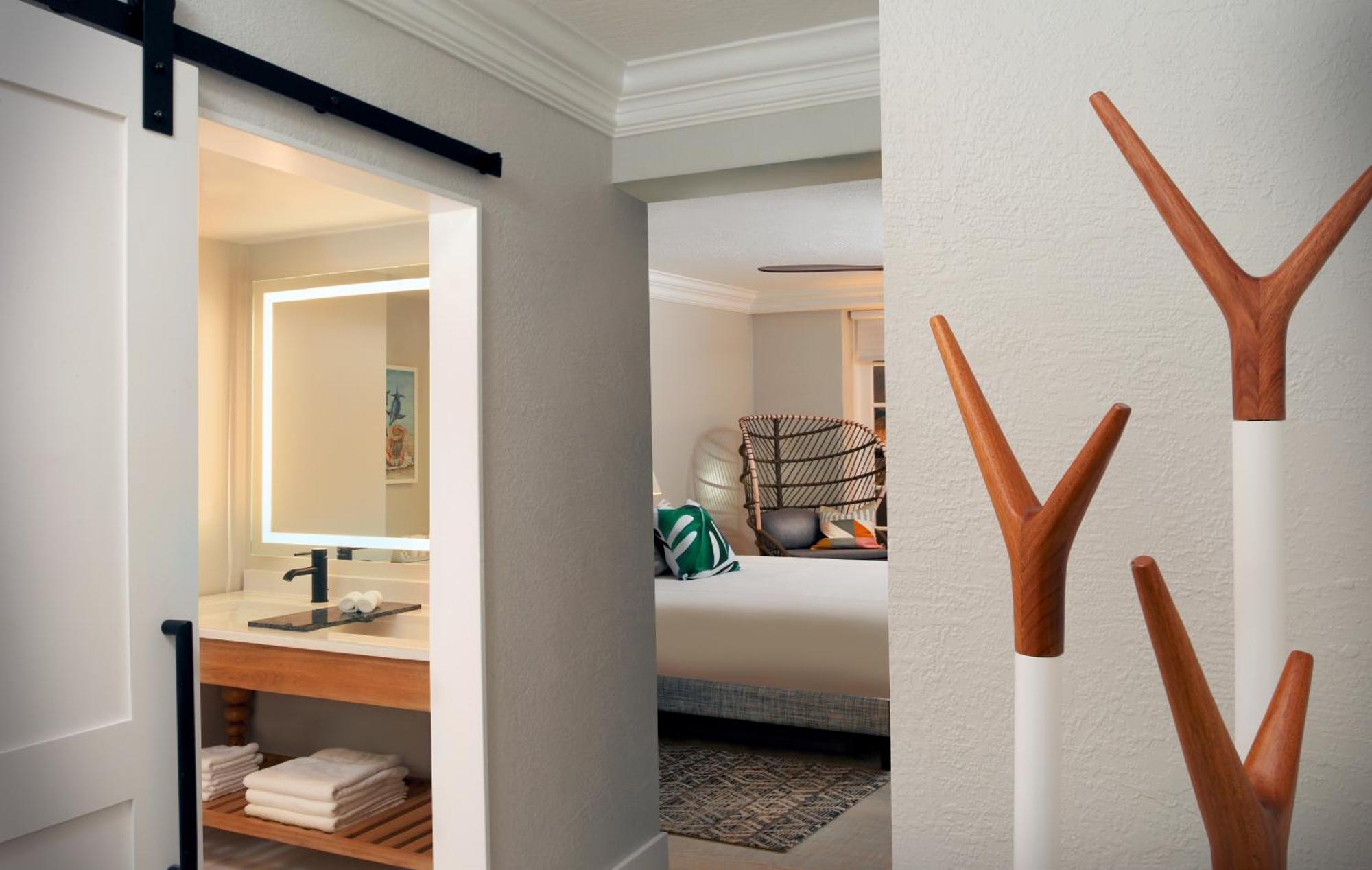 Standard King Room City View