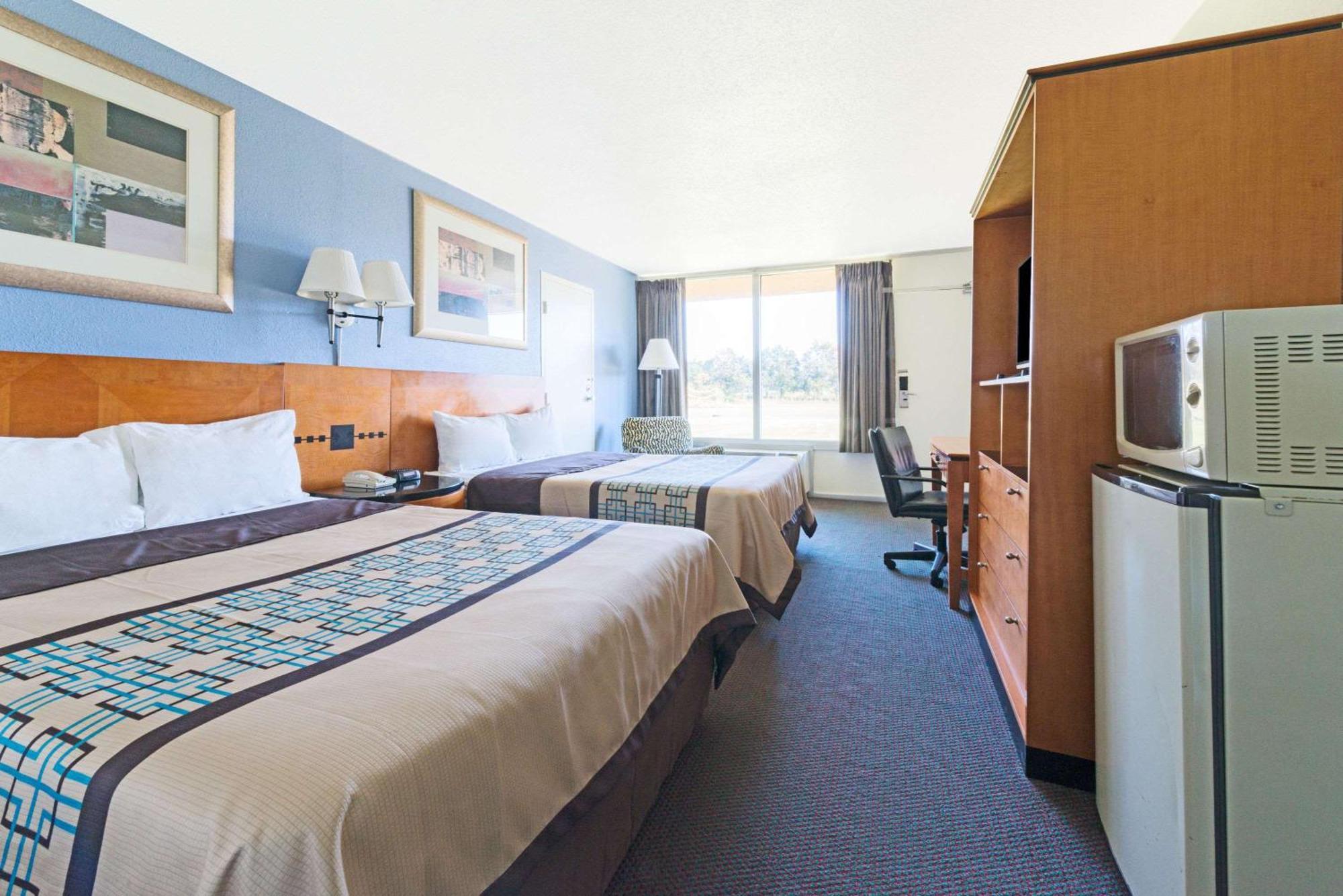 Double Room with Two Double Beds - Pet Friendly/Non-Smoking