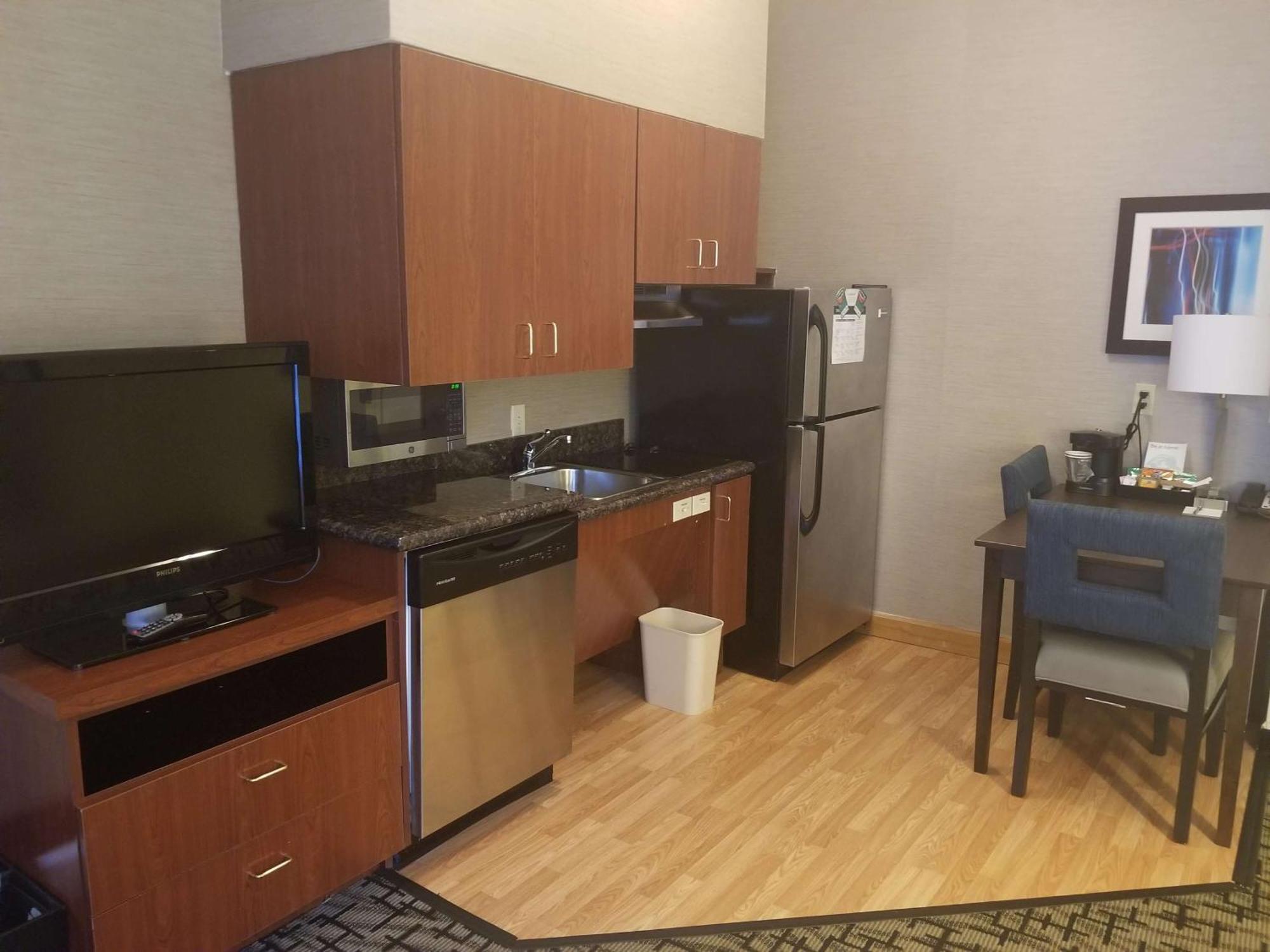 Suite with Two Double Beds and Bath Tub - Mobility and Hearing Access/Non-Smoking