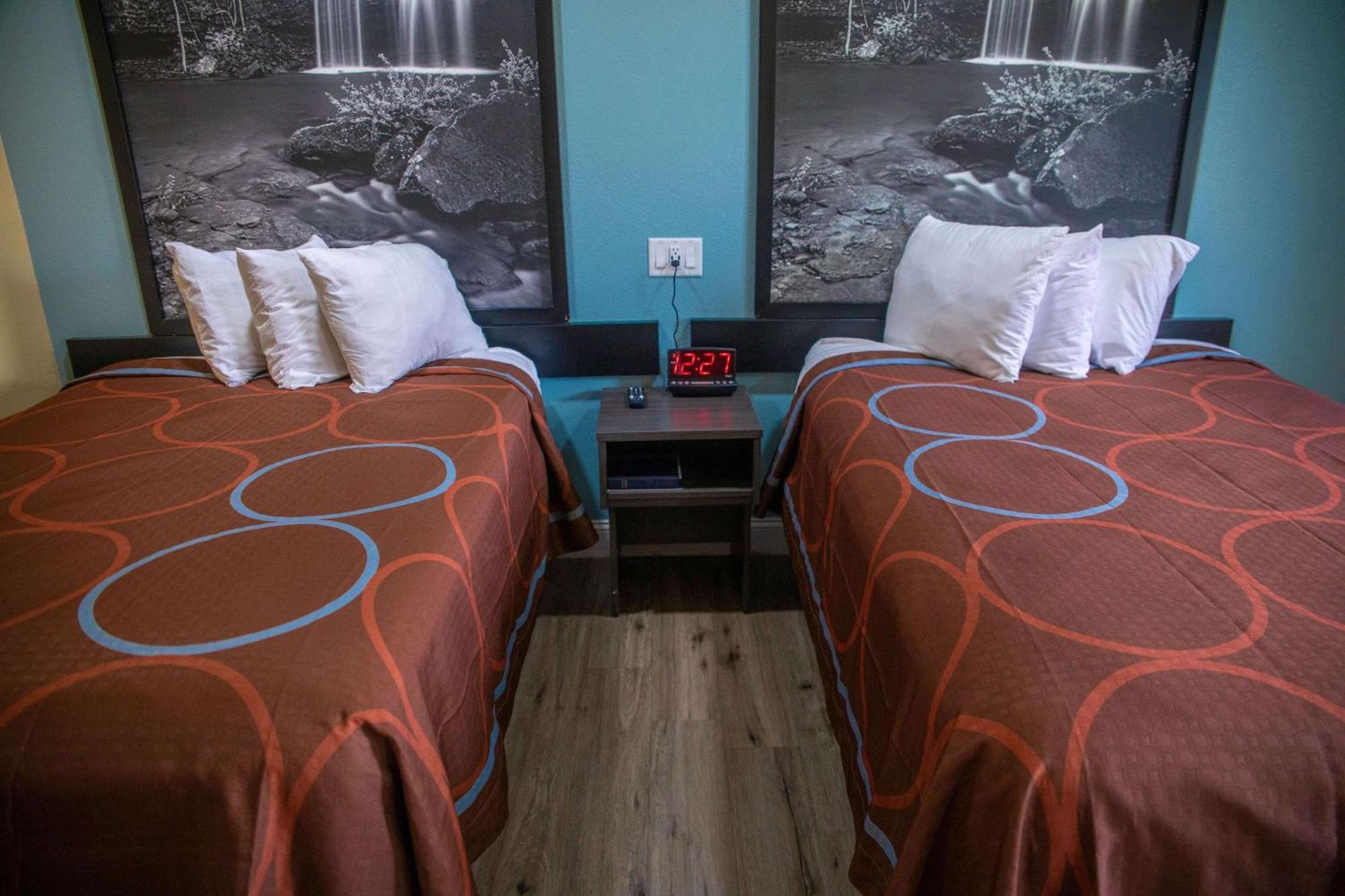Deluxe Double Room with Two Double Beds - Non-Smoking,1281796042:JPEG