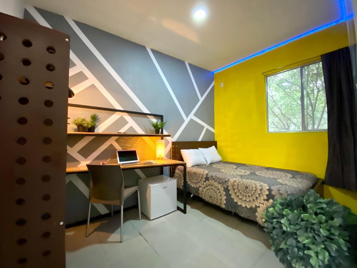 Habitación con cama grande
