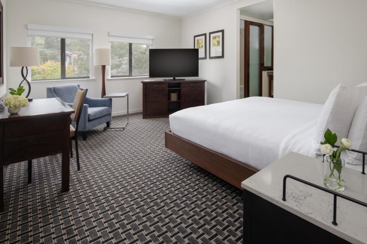 Premier King Room Balcony Mobility Accessible,1439908375:JPEG