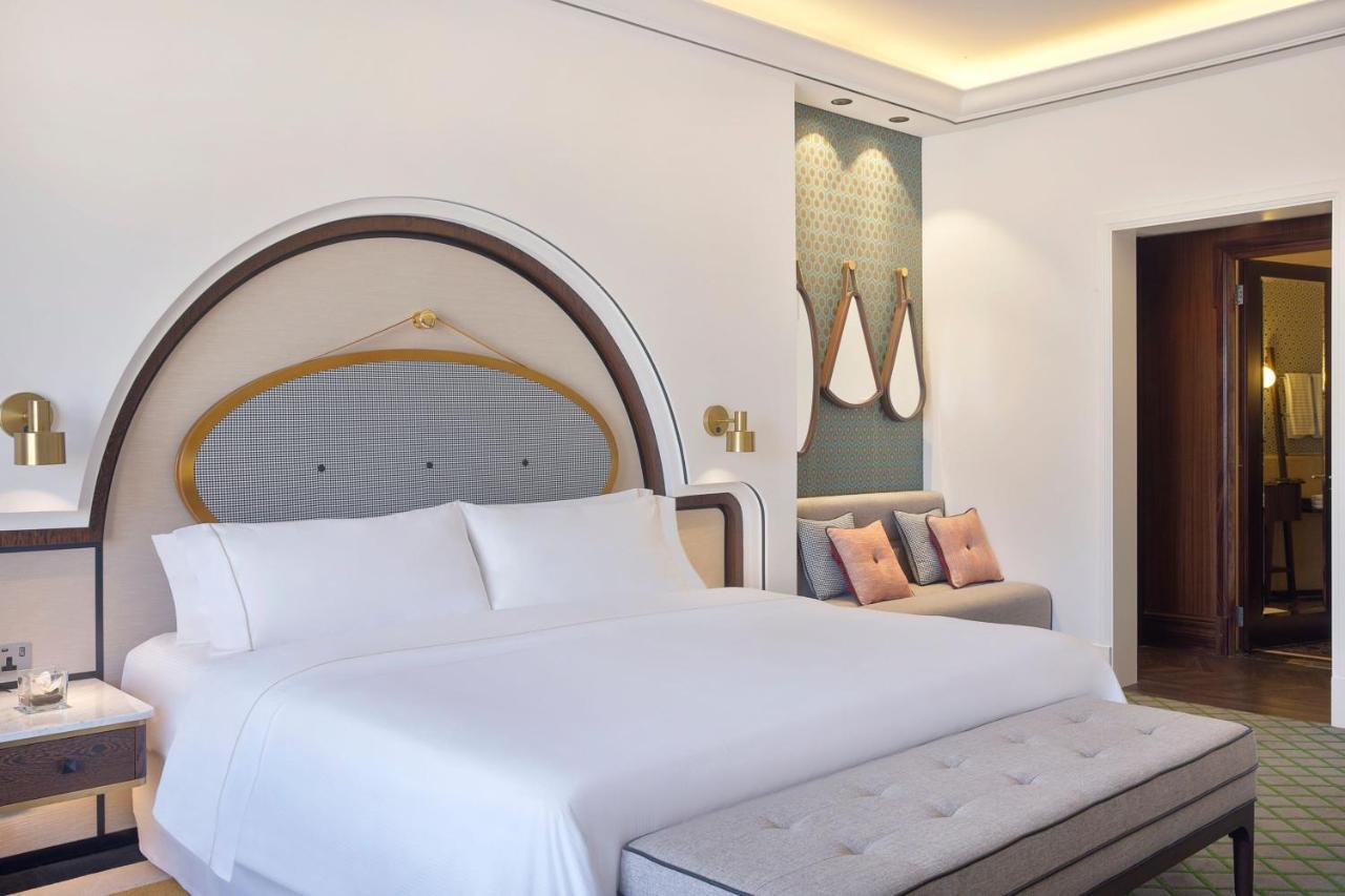 Deluxe Zimmer mit 1 Kingsize-Bett, Blick auf die Skyline und Zugang zum Wasserpark Jungle Bay