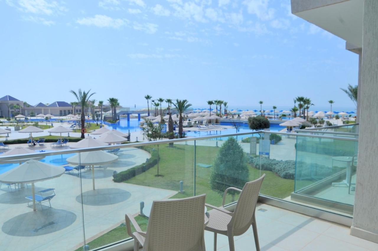 Deluxe Pool OR Side Sea