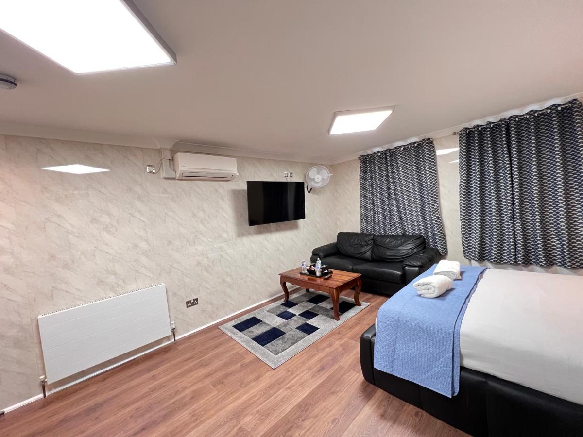 Deluxe Family Room