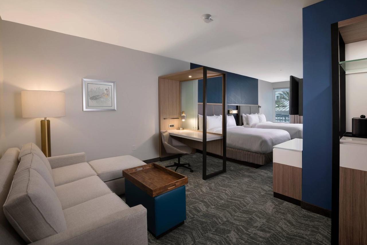 Queen Suite with Two Queen Beds, Ocean View, Sofa Bed and Balcony