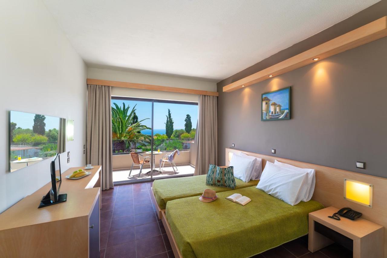 Double or Twin Room with Sea View
