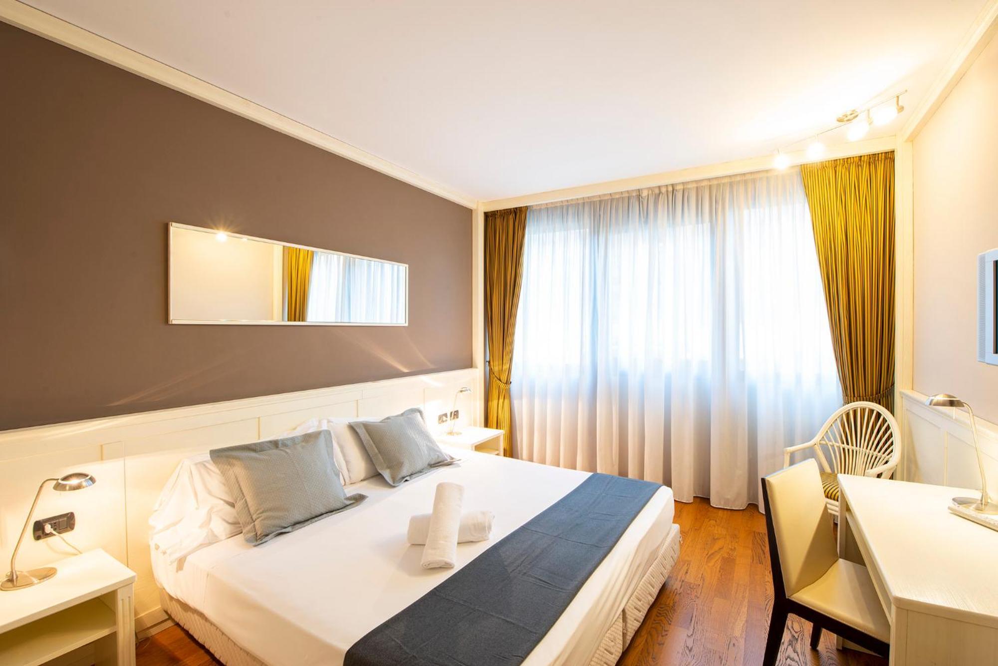 Standard Double or Twin Room,1433231995:JPEG