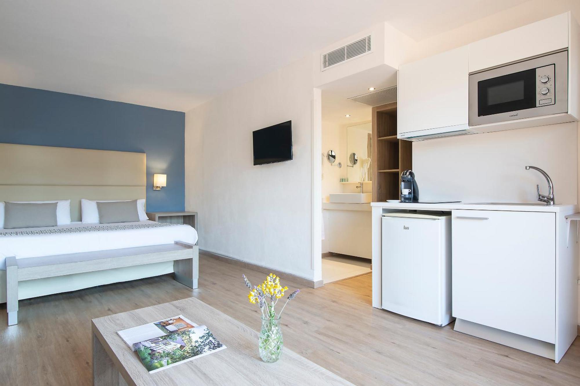 Superior Double Room with Sea View,1436244484:JPEG