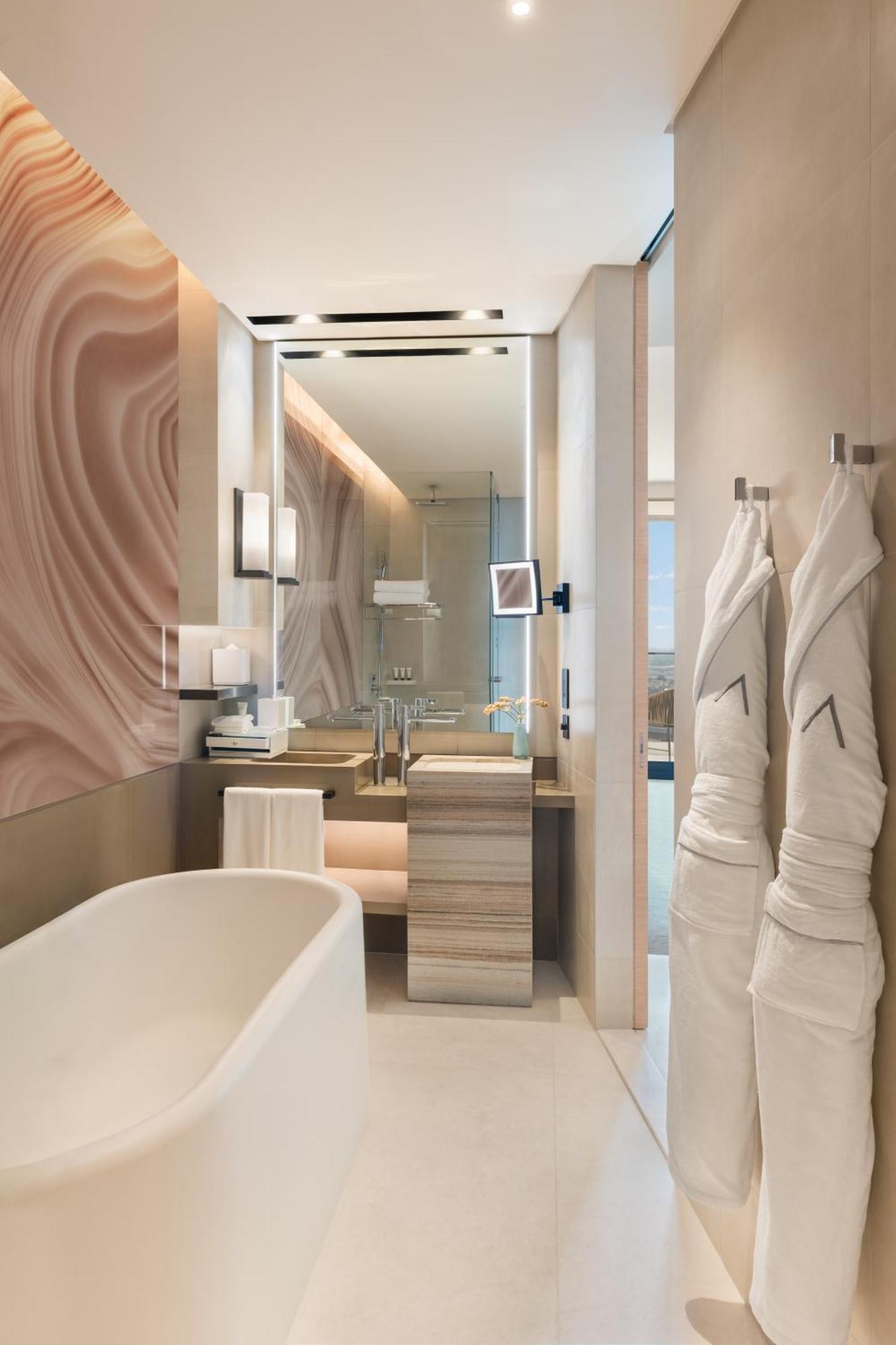 Suite met 1 slaapkamer, bubbelbad, zwembad, uitzicht op zee en balkon