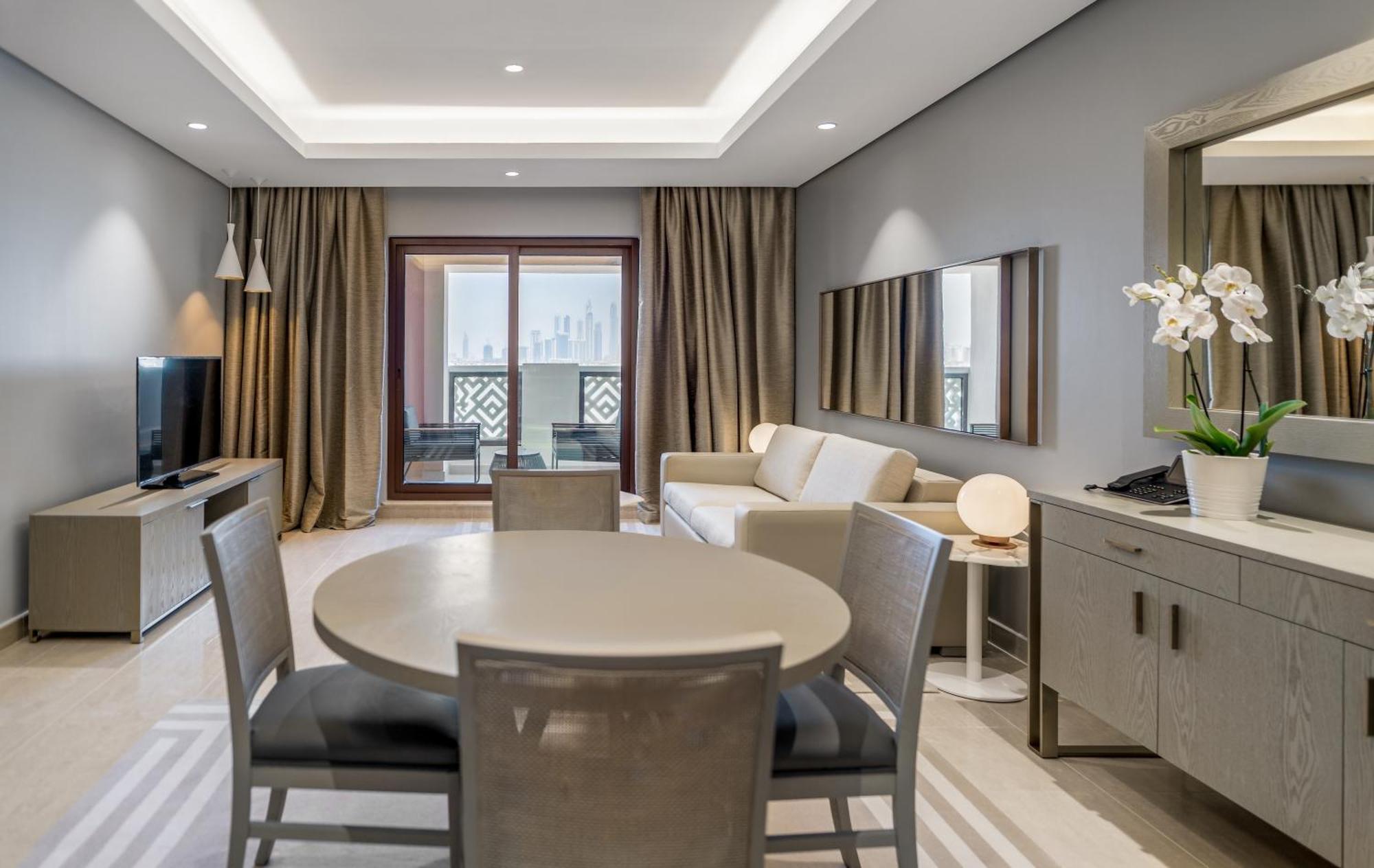 Familieappartement met 2 Slaapkamers en Toegang tot het Privéstrand - Uitzicht op de Skyline