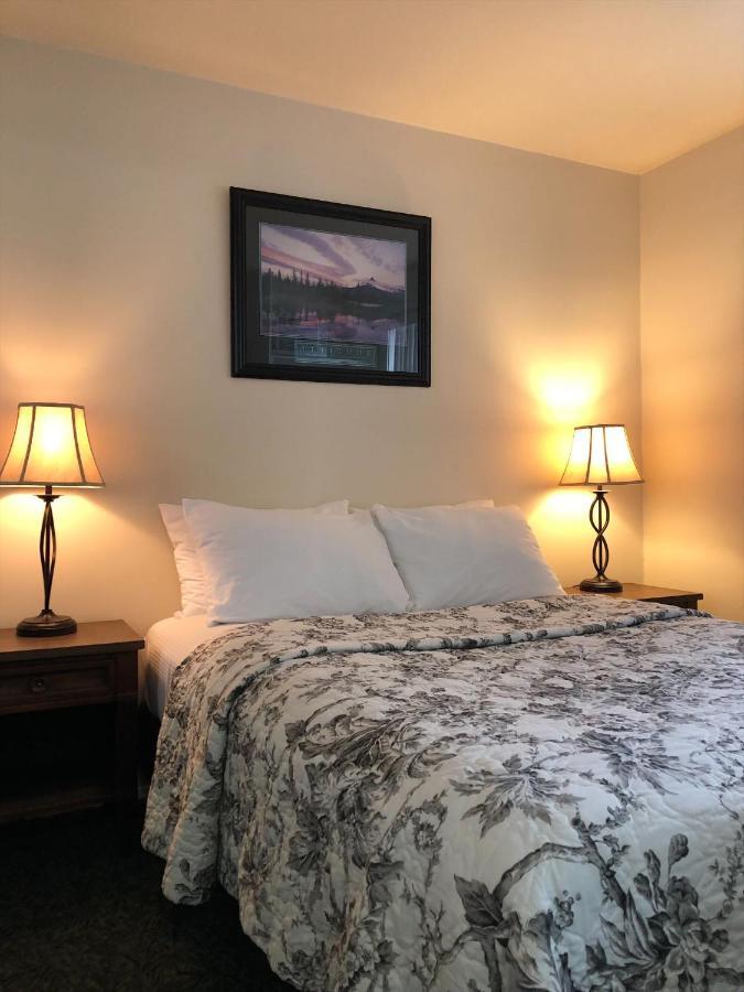 One-Bedroom Suite Sofa Bed,1498685125:JPEG