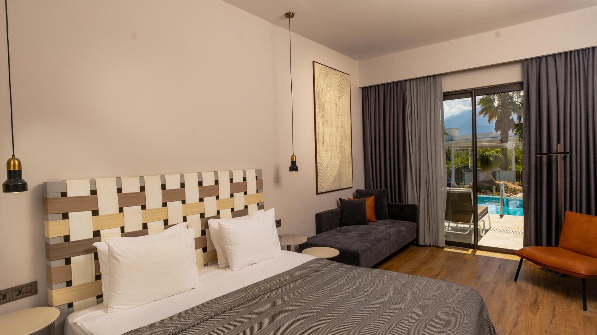 Chambre Double ou Lits Jumeaux de Luxe avec Accès Piscine