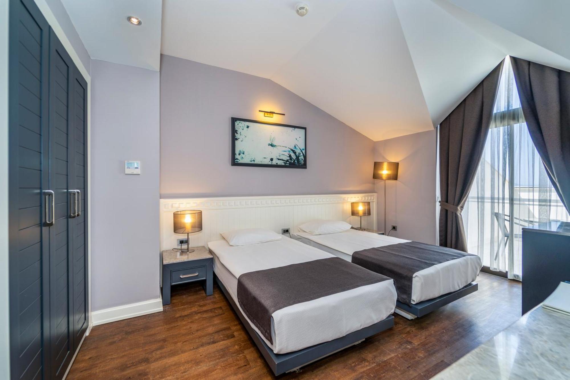Chambre Double - Vue sur Piscine