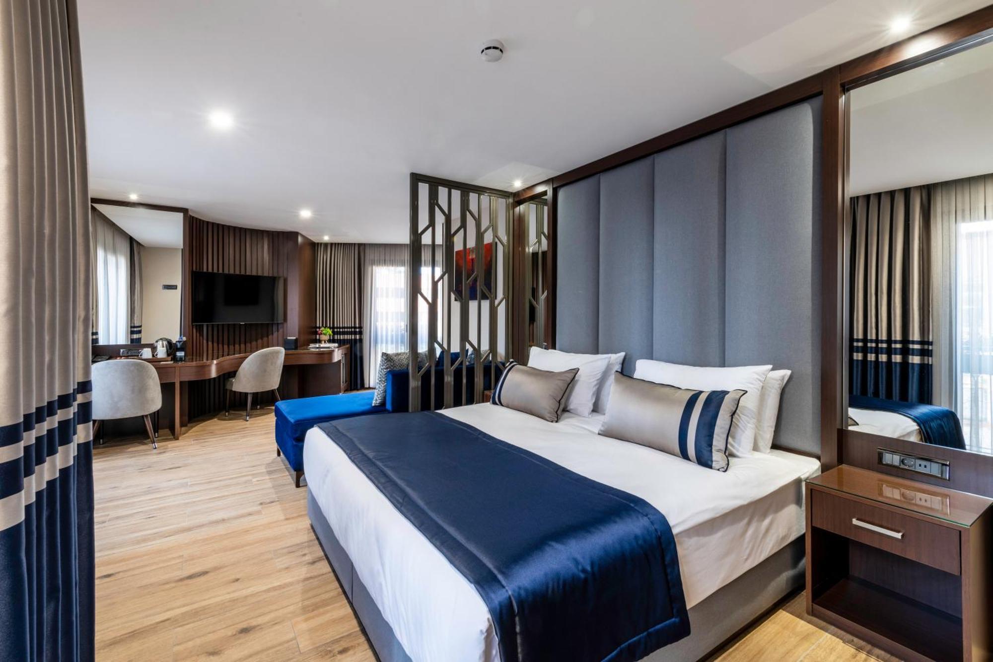 Deluxe Suite