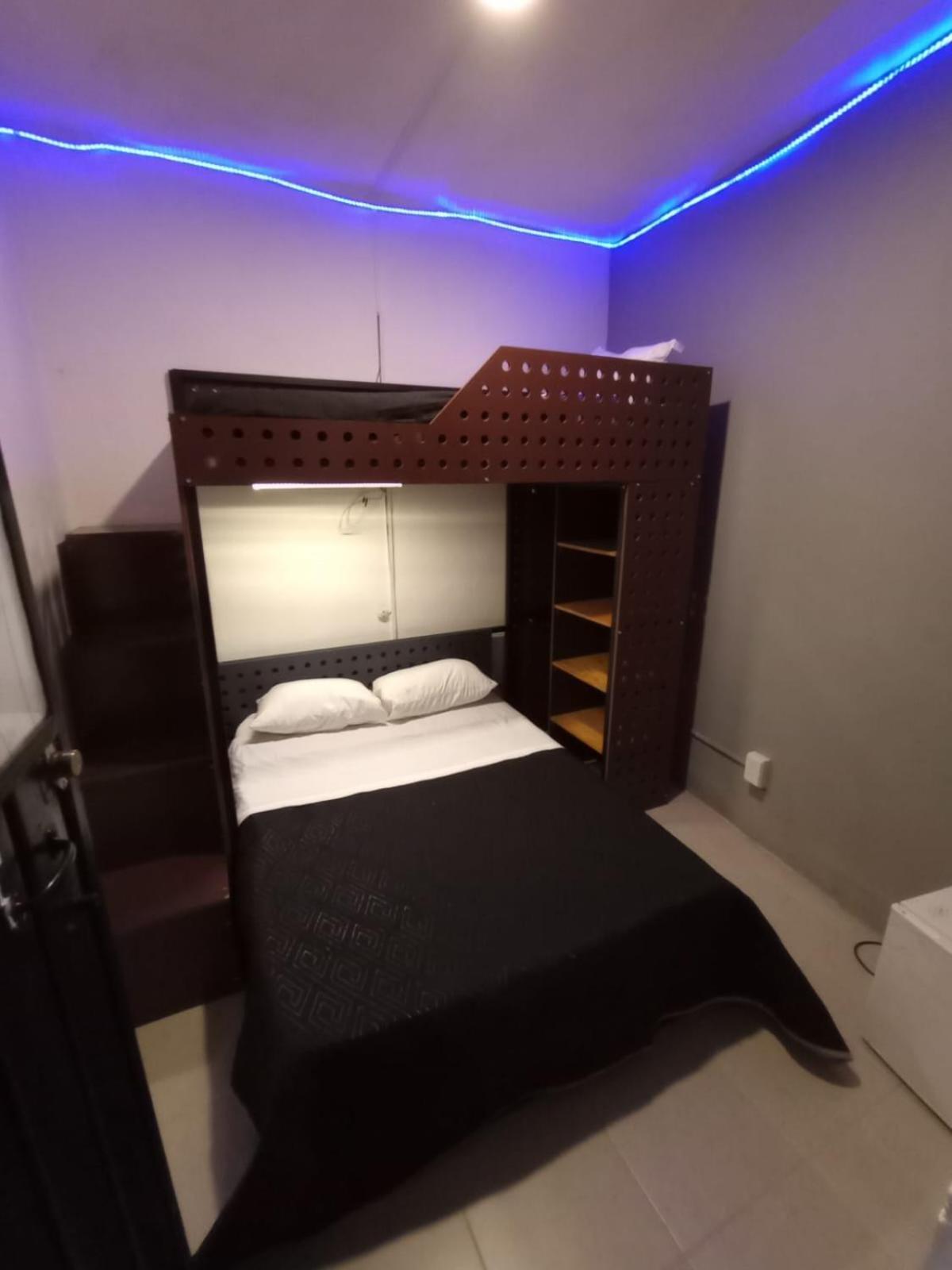 Habitación Triple Básica con baño compartido