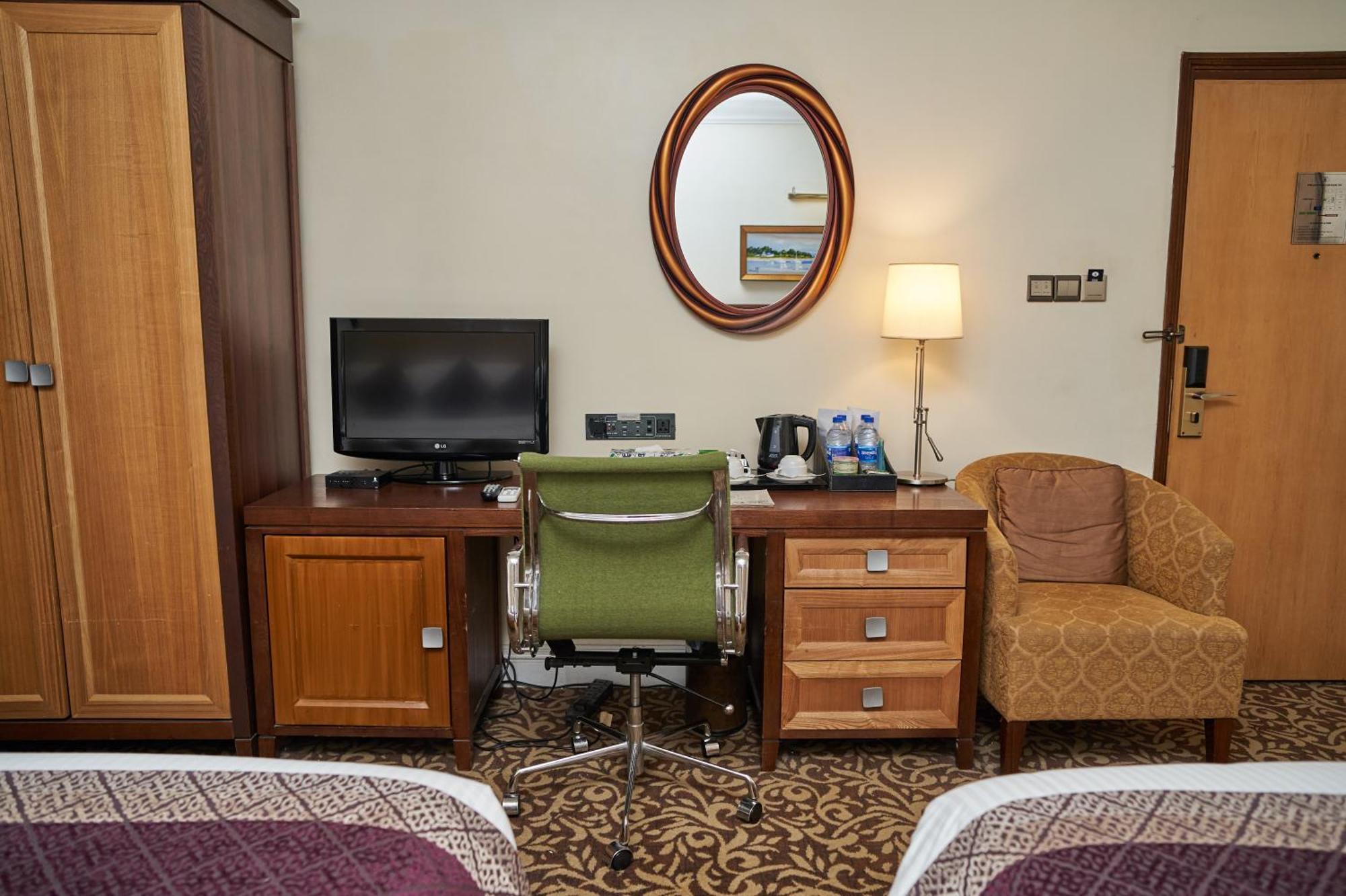 Queen Queen Room
