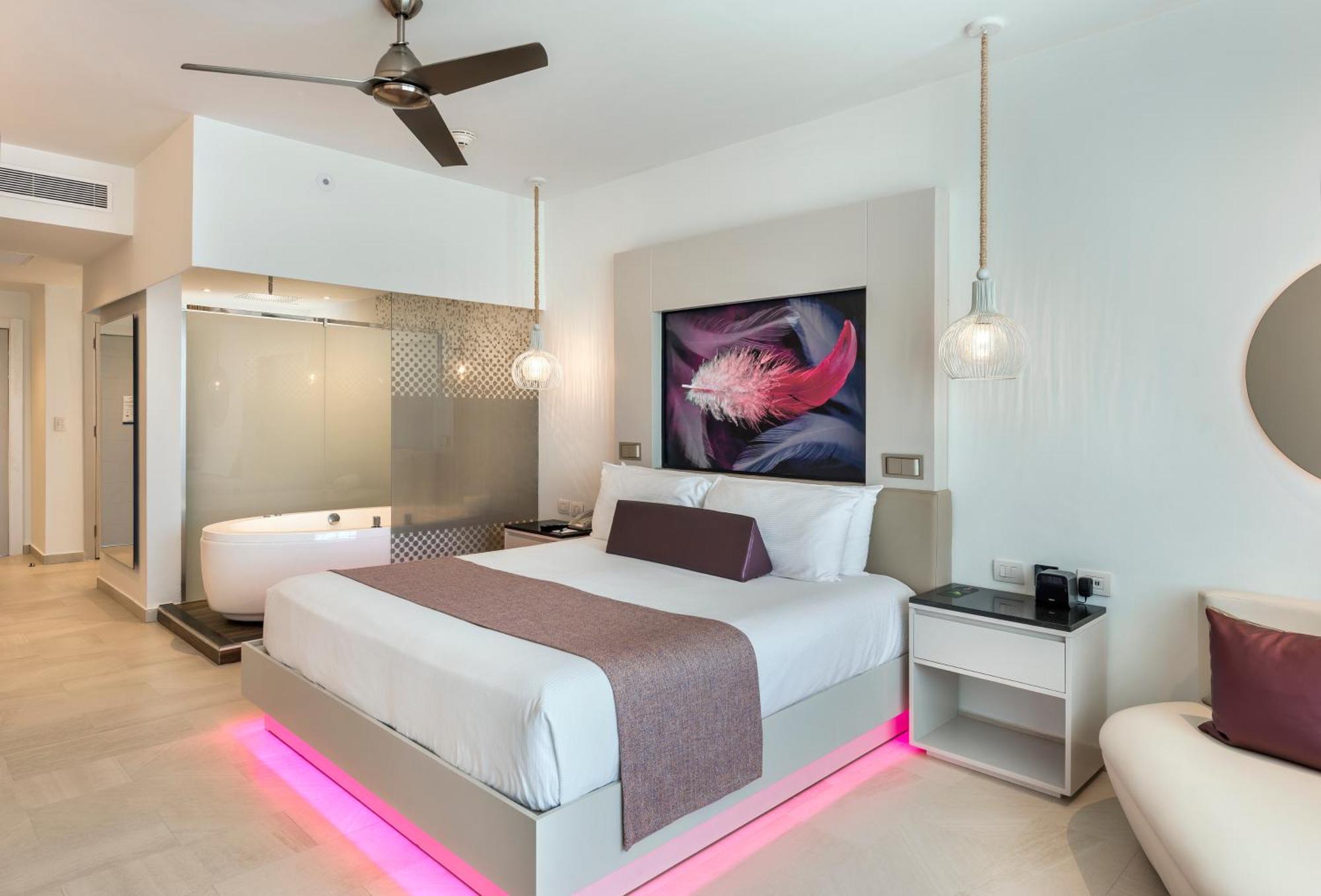 Luxury Junior Suite Swim Out Diamond Club,1525951405:JPEG