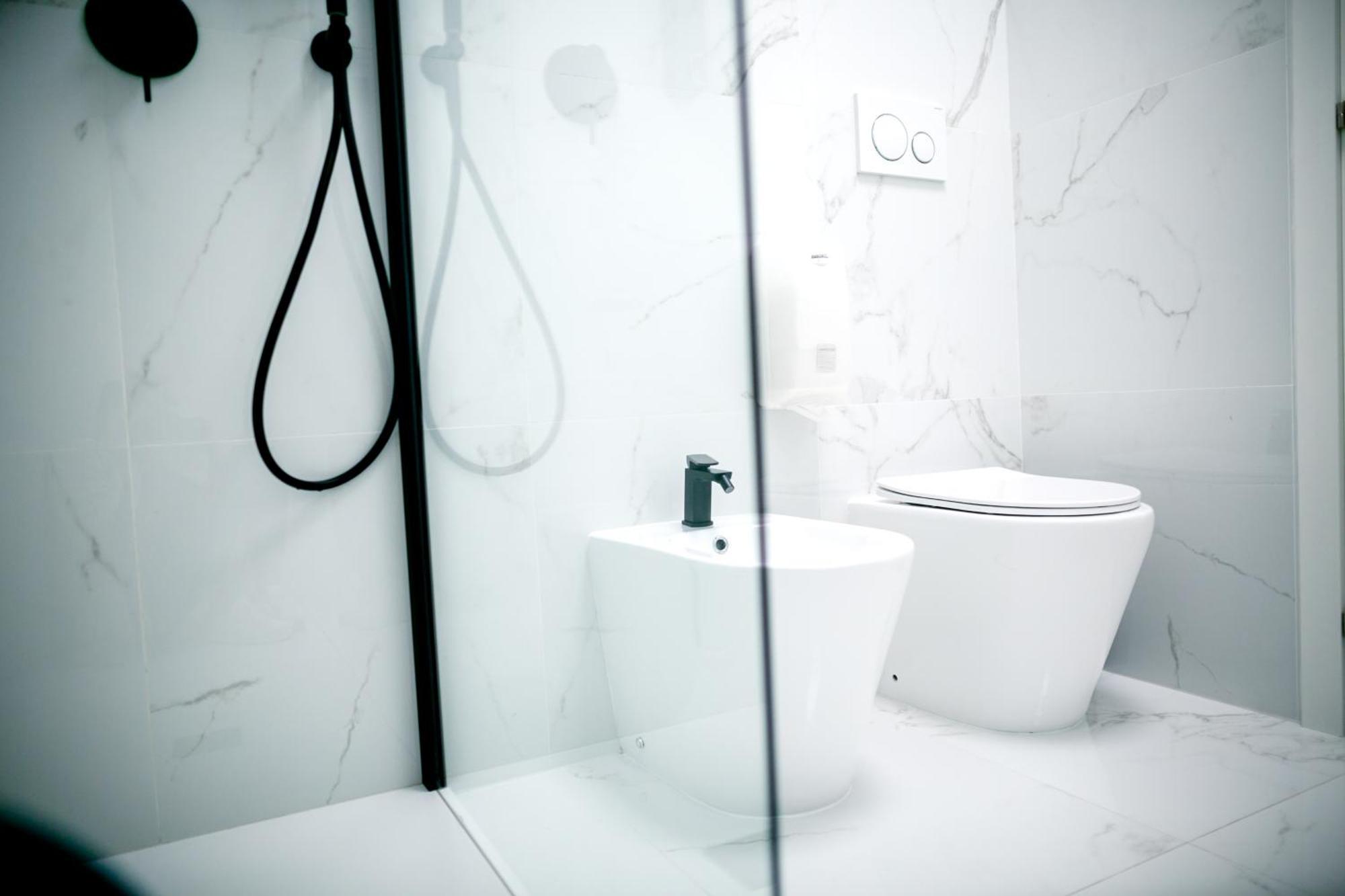 Camera Matrimoniale con Bagno in Comune