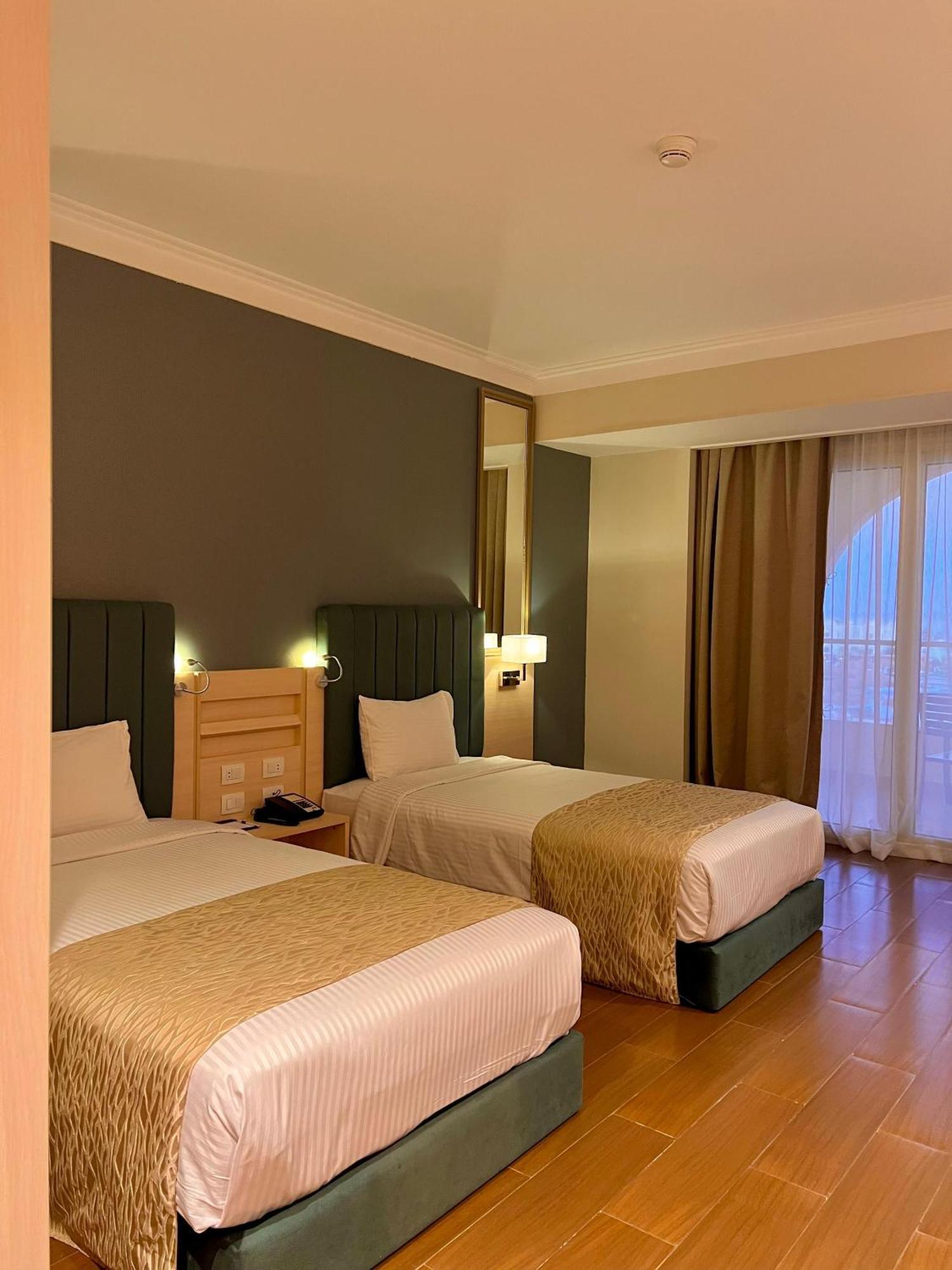 Chambre Supérieure dans Bâtiment Principal - Vue sur Jardin