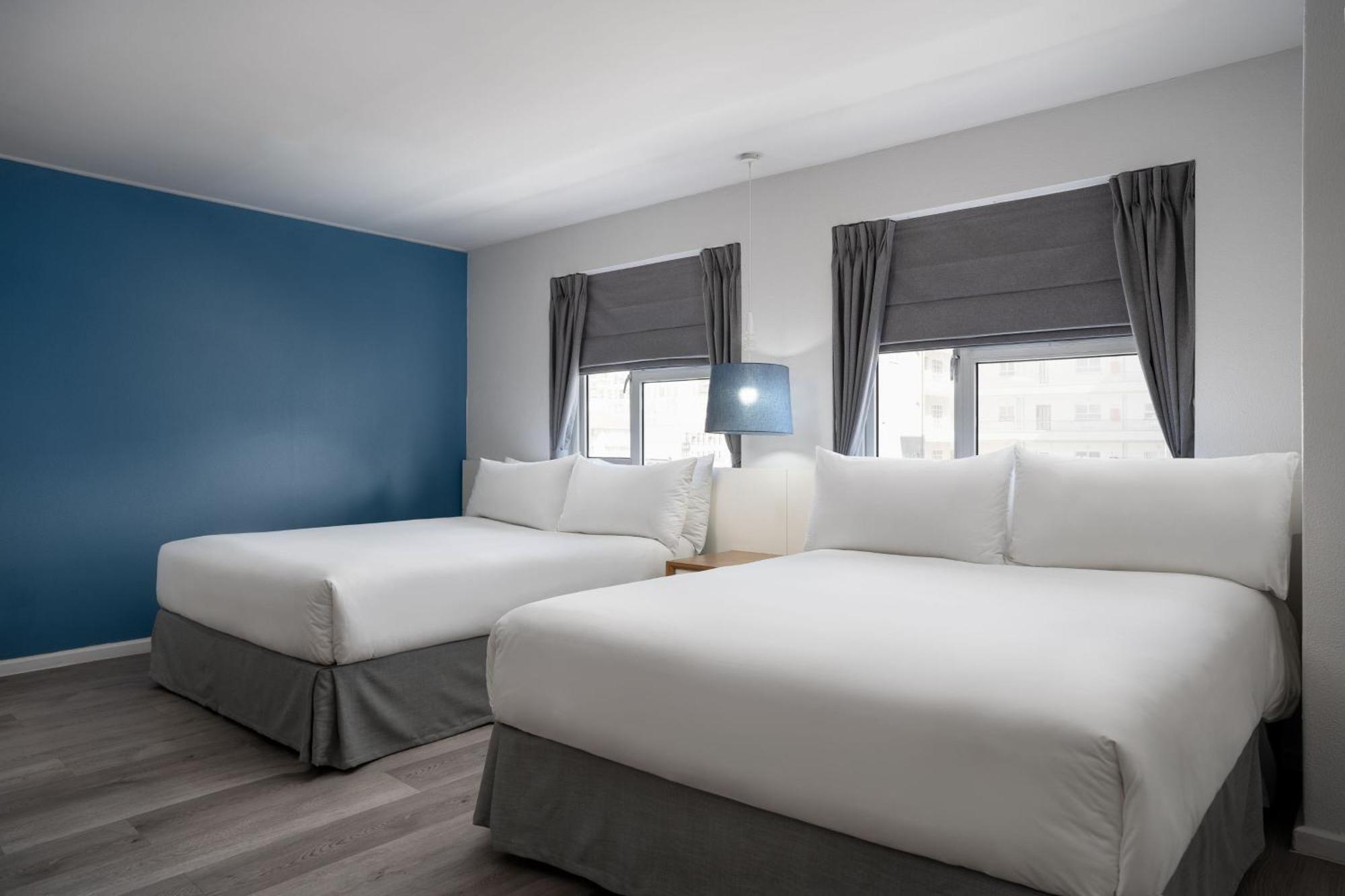 Größeres Zimmer mit 2 Kingsize-Betten