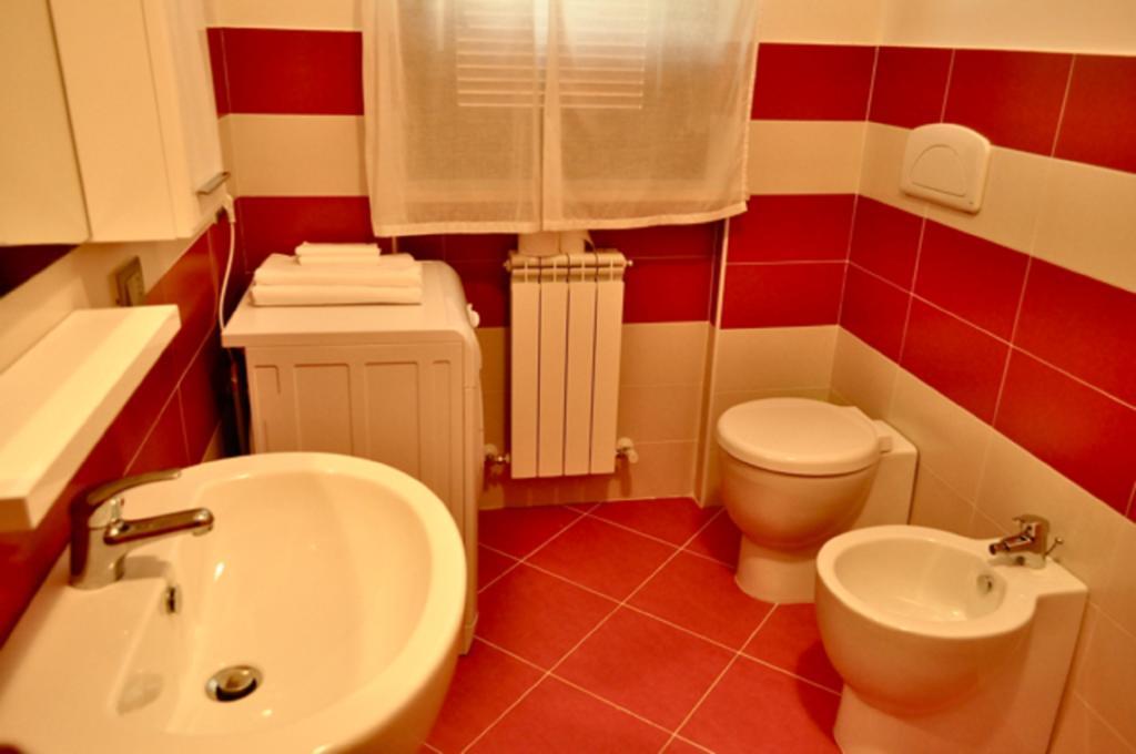 One-Bedroom Apartment,215744585:JPEG