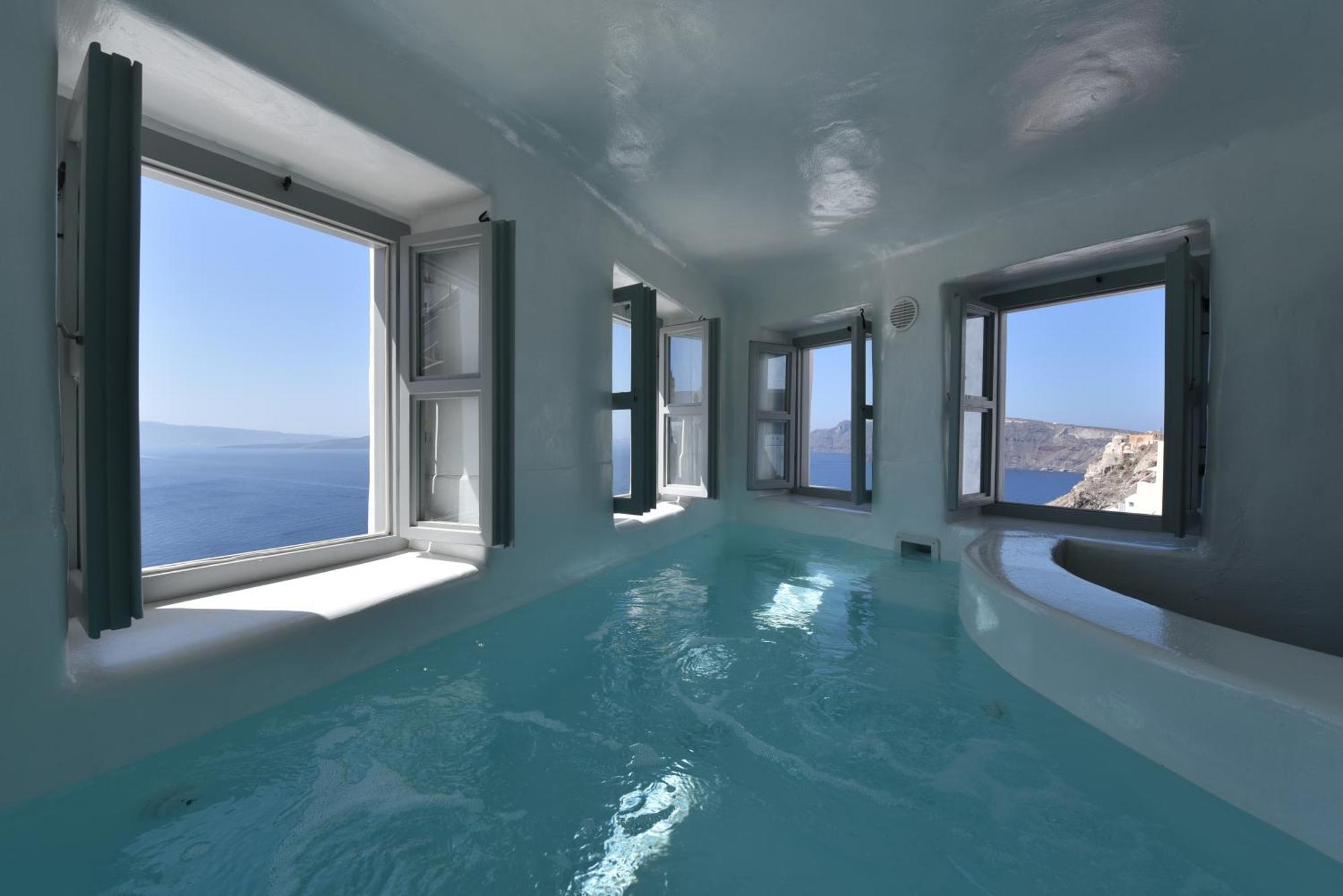 Deluxe Suite with Indoor Plunge Pool and Caldera View,1542429976:JPEG