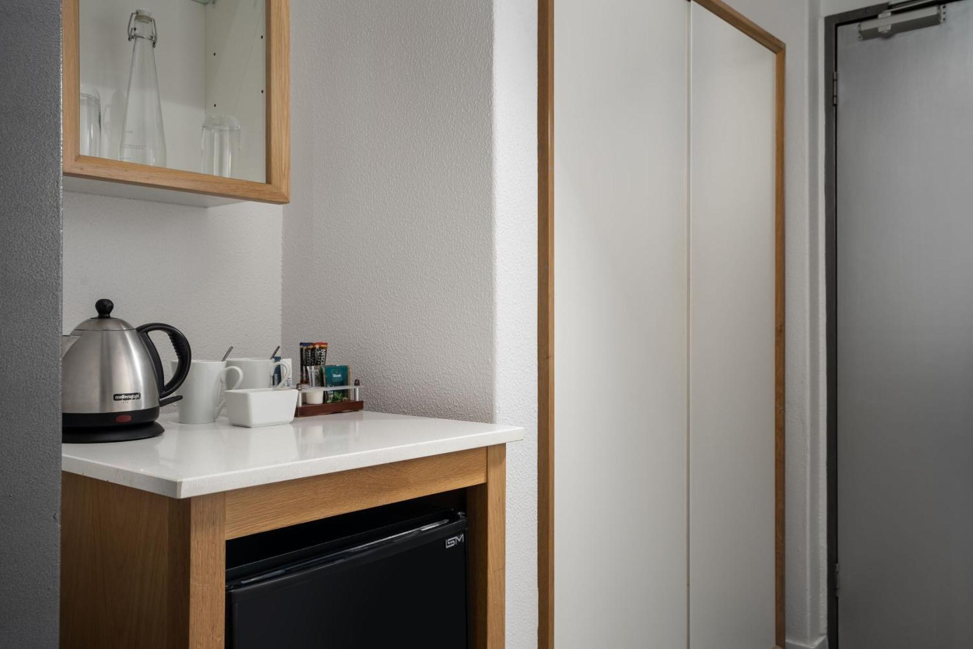 Zweibettzimmer mit Balkon