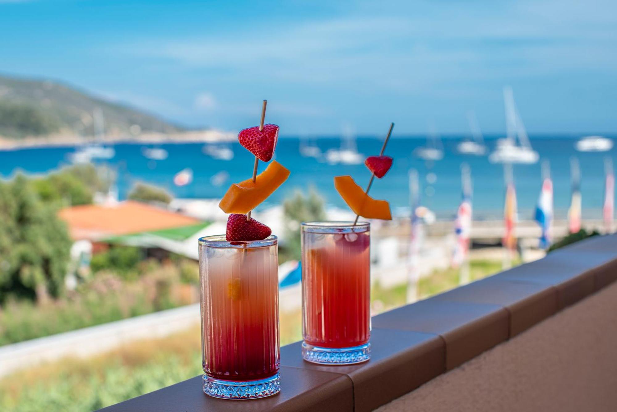 Superior Double Room with Side Sea View,1552185709:JPEG