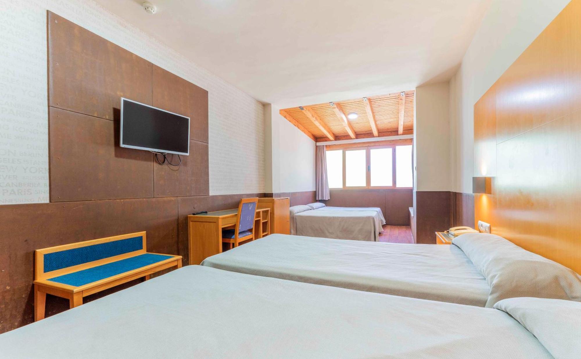 Habitación Cuádruple (2 adultos + 2 niños)